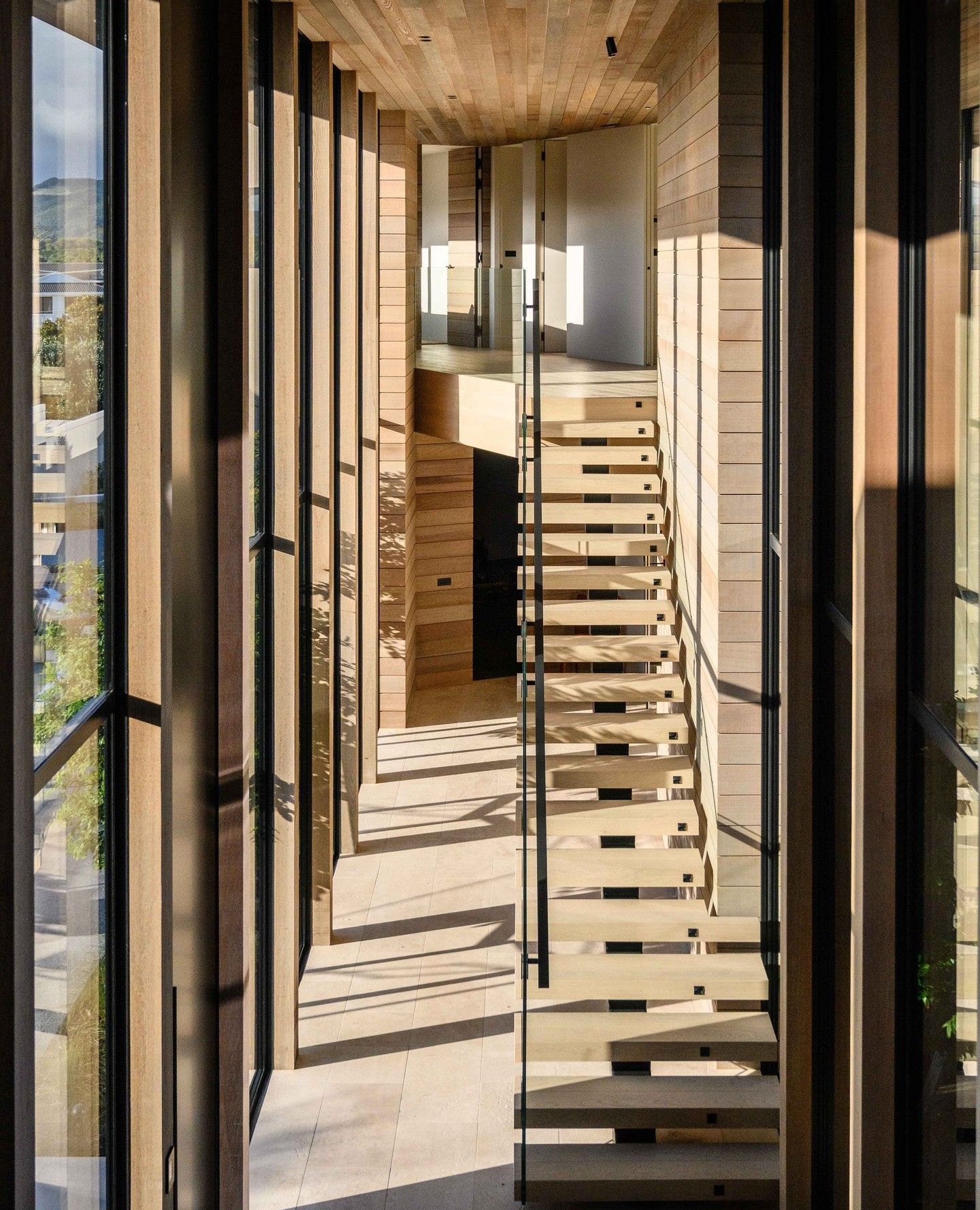 Natural light pours through the home’s central two-storey atrium, creating a striking architectural focal point. Carefully considered negative detailing, precise placement, and a palette of natural materials come together to create moments of quiet impact throughout the space. Swipe to view the details....
Builder: @calleyhomes
Architecture: @carnachan_architecture
Interiors: @shawdesign.nz