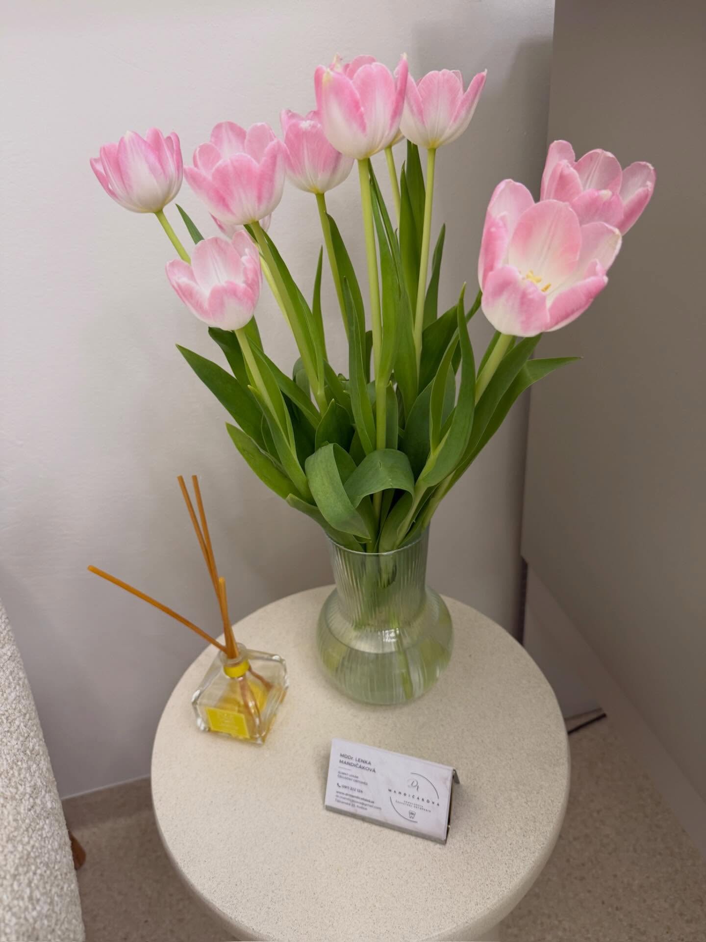 Jar u nás v ambulancii 🌷 🦷
Aj malé detaily sú pre nás dôležité – aby ste sa cítili príjemne. 😊
Starostlivosť o seba môže byť jemná, pokojná a bez stresu. 💕
#drmandicakova #celustnaortopedia #zubnestrojceky #kosice