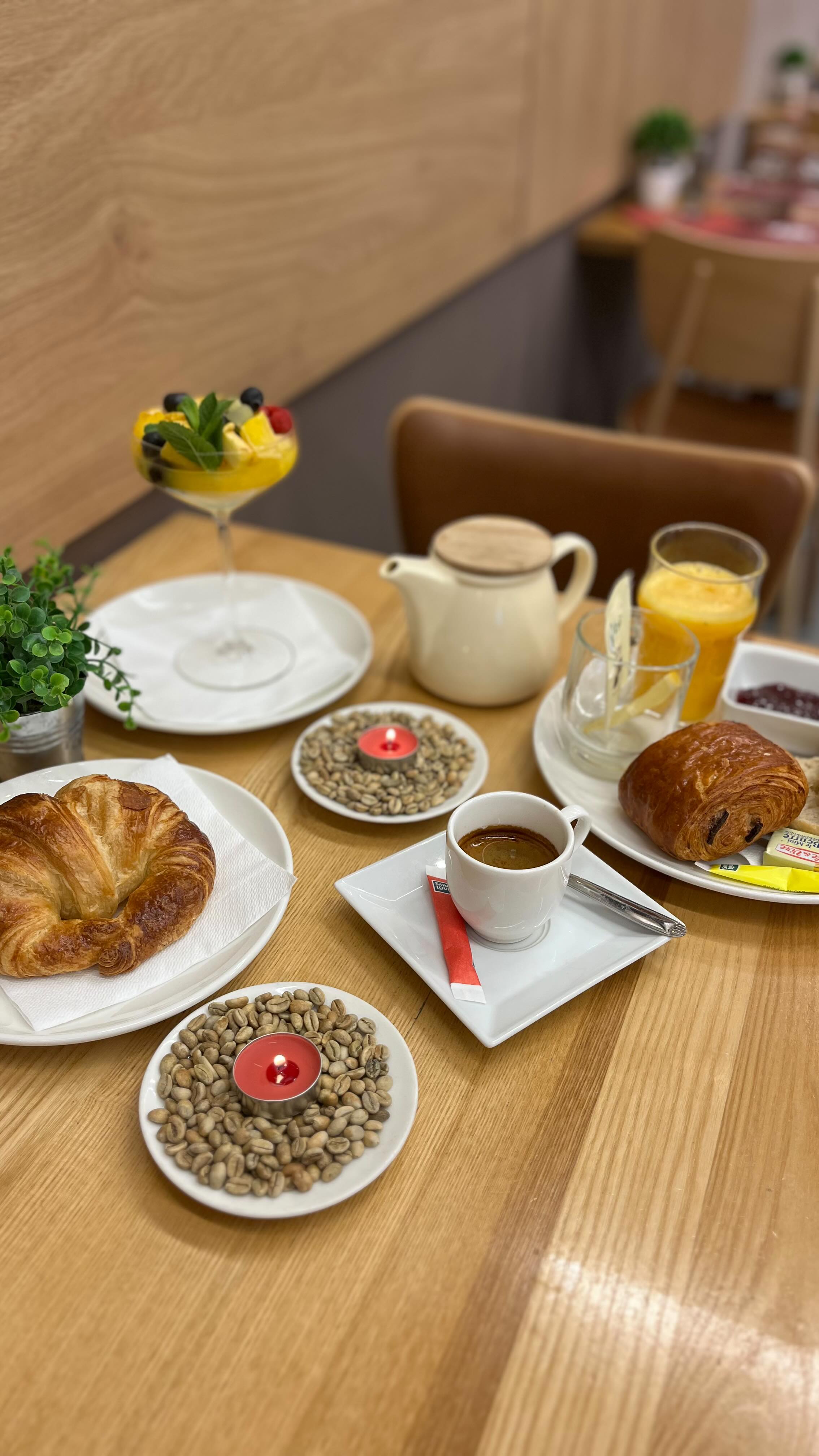 🥐NOS FORMULES PETIT DEJ☕️
Venez profiter de vos formules petit déjeuner dans votre restaurant ! 🍽️
Savourez nos délicieux cafés torréfiés sur place et nos jus d’orange pressé directement à la main 🌱
On vous attend 🥰
#latableduchai #cuisinelocale #produitslocaux #cafétorréfié #jusdorange petitdej
