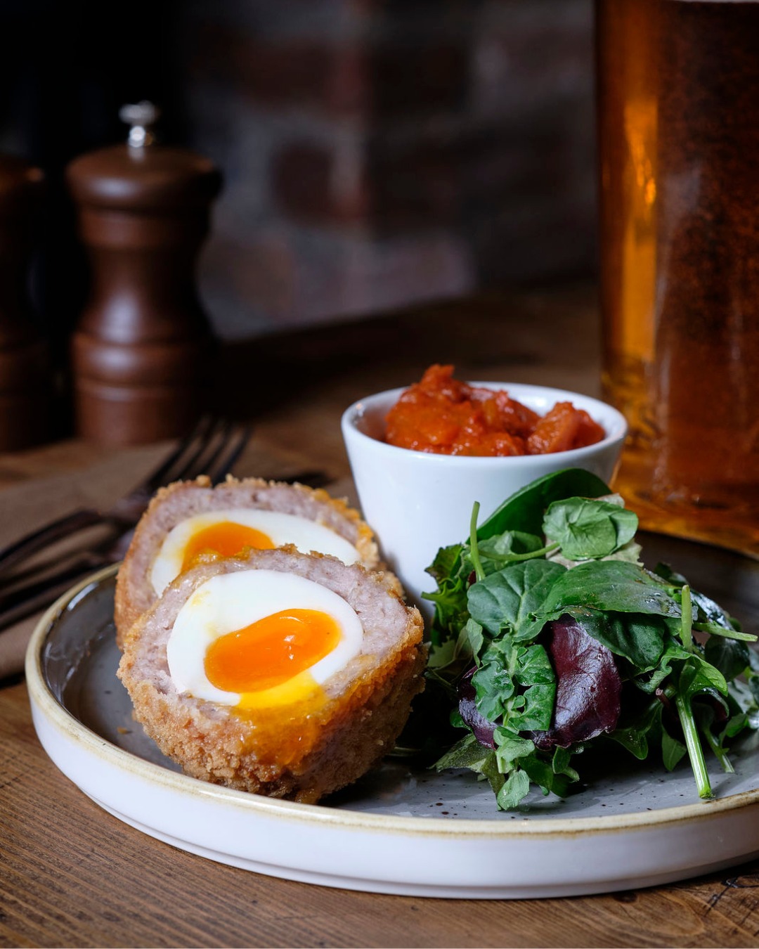 SAVED YOU A SEAT // Whether you're stopping by for a post walk snack or staying a little longer for lunch, we've got you covered with nostalgic favourites and seasonal plates.
To take a look at our menu or make a reservation with us, tap the link in our bio
#savedyouaseat #tuckin #publunch #walksthatendatthepub #suffolkpub #theredlioneastbergholt #constablecountry