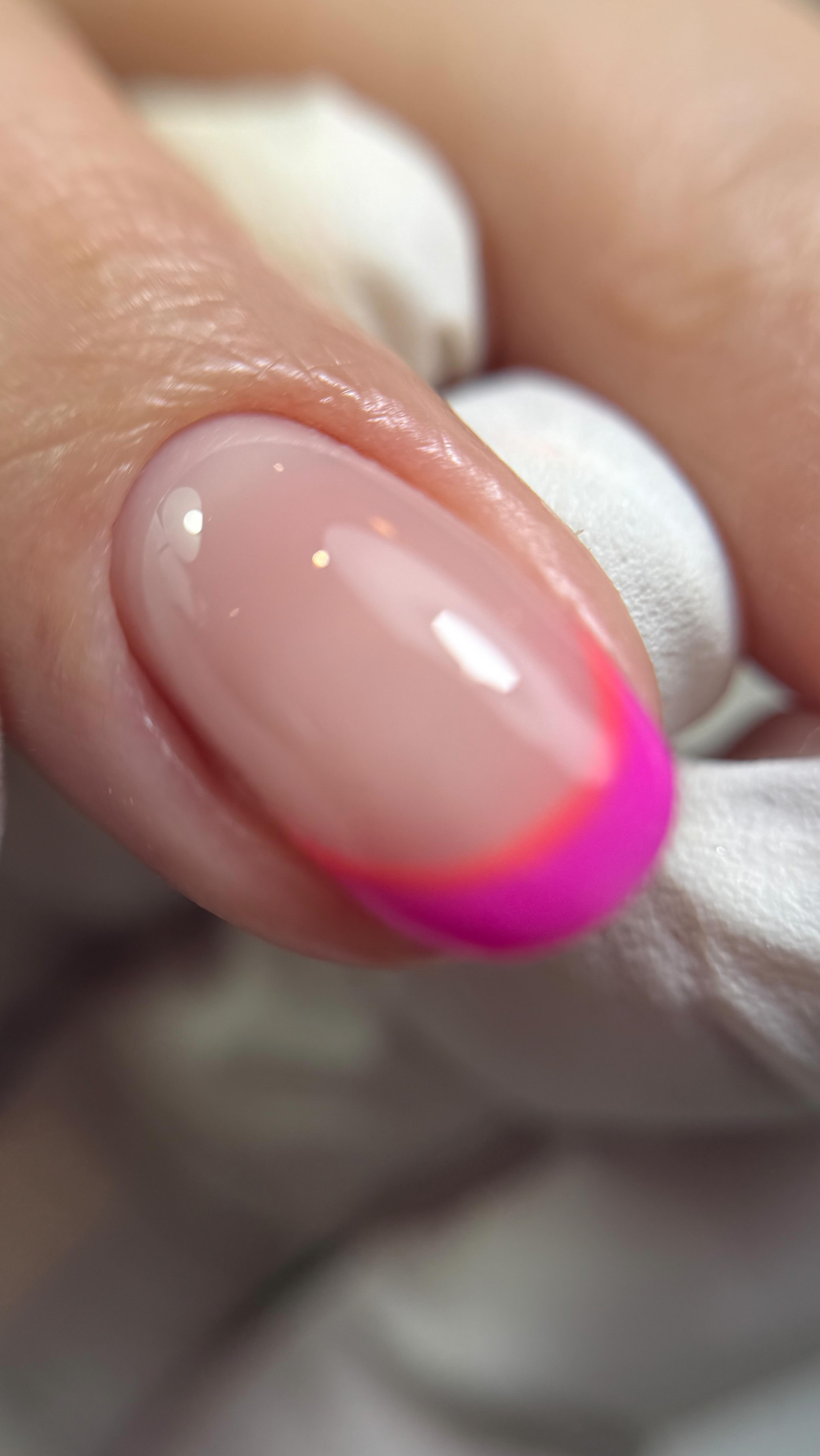 STOP letting techs do this to your nails.
Most clients don’t realise when poor prep or excessive filing is happening, because they trust the professional in front of them.
But aggressive filing, incorrect pressure, or using the wrong grit can thin the natural nail and cause long-term damage.
The natural nail should never need to be aggressively reduced for product to adhere properly.
Correct prep focuses on removing non-living tissue and creating a clean surface, not thinning the nail plate.
If your nails feel sore, overly sensitive to heat, or noticeably thin after removal, something isn’t right.
Healthy technique protects the natural nail.
Always.