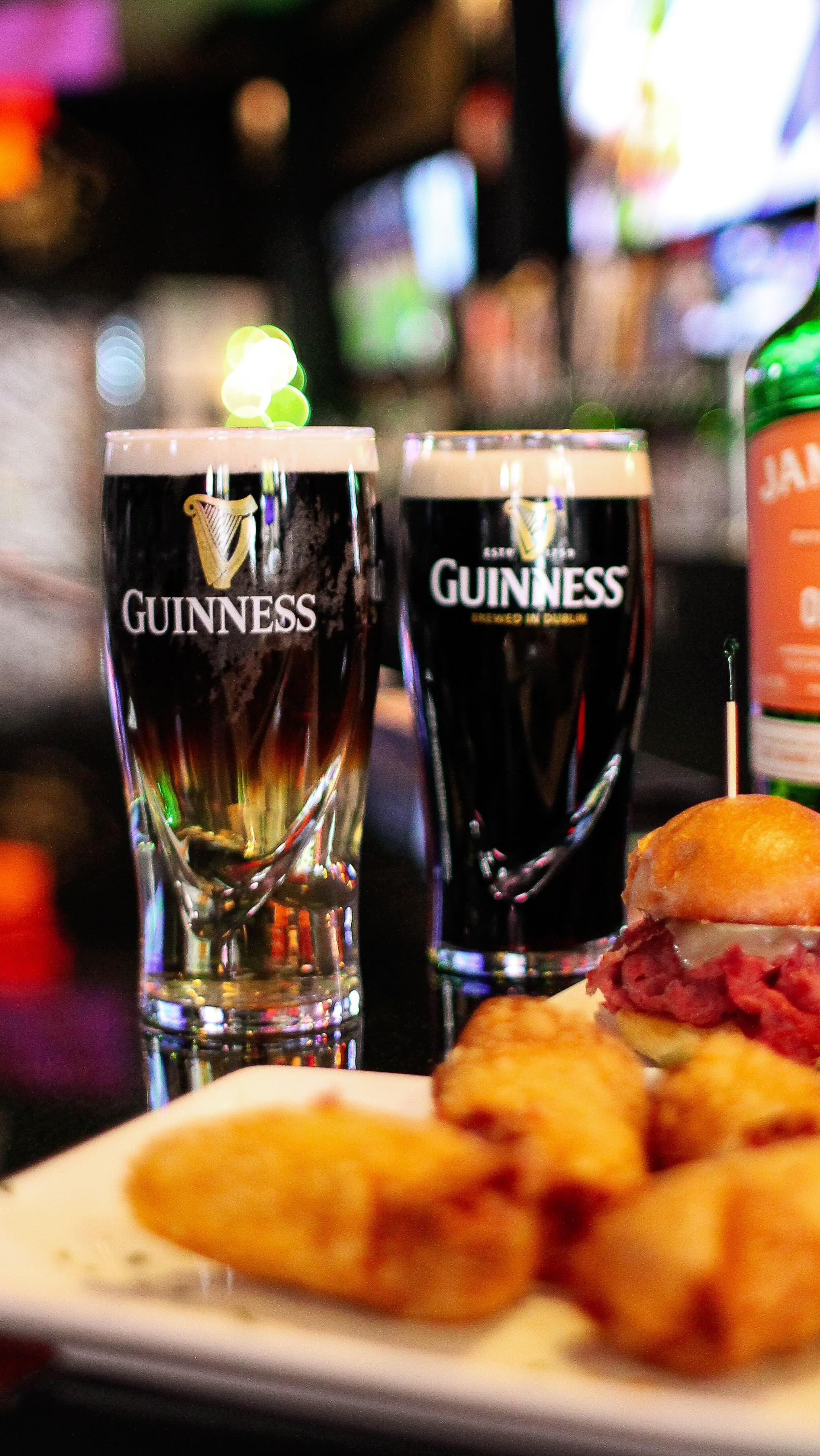 Our St. Patrick's Day menu is here🍺☘️
Available thru the 17th!
Reservations: www.pintselmhurst.com
#stpattysday #stpatricksdaymenu #elmhurststpatricksday #ruebeneggrolls #cornedbeefsliders