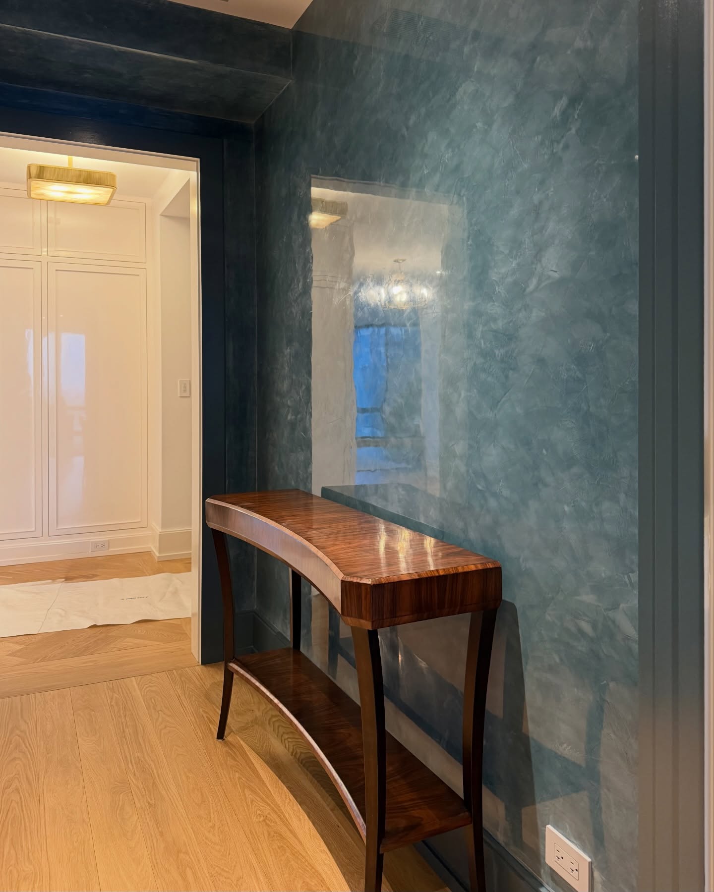 From vision to finish.
This Columbus Circle apartment in NYC transformed through layers of hand-applied Venetian plaster, revealing depth, movement, and a beautiful luster that plain paint simply can’t achieve.
Swipe through to see the journey: result → progress → before.
#venetianplaster #plasterart #interiordesignnyc #wetbar