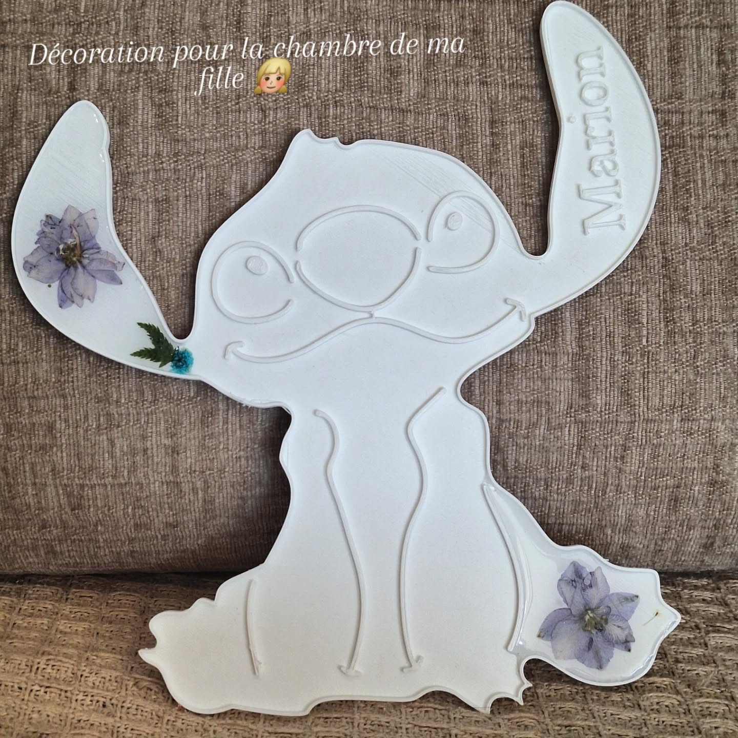 🌸 Une touche de douceur et de poésie 🌸
Ce joli personnage personnalisé avec le prénom Noéum est décoré de véritables fleurs séchées, pour un rendu délicat et unique.
Chaque pièce est réalisée avec soin pour créer un souvenir tendre et original.
✨ Parfait pour une chambre d’enfant, un cadeau de naissance ou simplement pour garder un prénom précieux près de soi.
💌 Personnalisation possible (prénom, fleurs, couleurs).
N’hésitez pas à me contacter en message pour votre création unique.
#fleurssechees #creationartisanale #prenompersonnalise #cmjcrea #drome