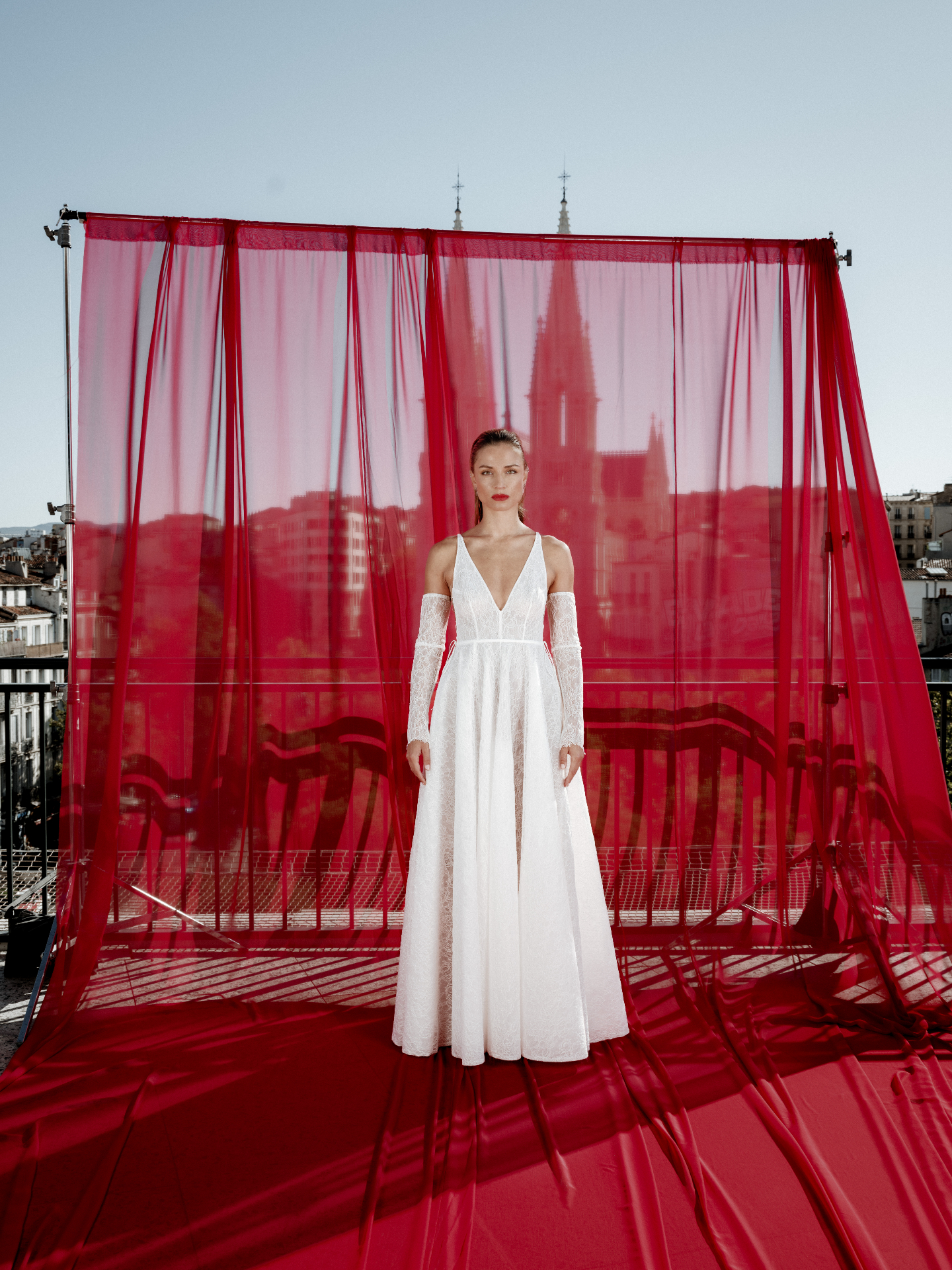 Célébrer tous les corps ! Analyse morpho : robe de mariée KARLA ✨
Parce que la morphologie, ce n’est pas une histoire de taille, de poids ou de normes à respecter. C’est une question de lignes, d’équilibre et, avant tout, de ressenti.
La robe Karla est une ode à toutes les féminités. Sa coupe est pensée pour s’adapter à chaque silhouette : X, A, 8, V, H, O… Oui, j’ai bien dit toutes !
Parce que ma philosophie est simple : ce n’est jamais à ton corps de s’adapter à la robe. C’est la robe qui est conçue, ajustée et créée pour toi, dans le respect de ton histoire et de ta manière d’exister.
✨ Le sur-mesure, c’est ça : une robe qui t’accompagne avec légèreté, qui sublime tes courbes sans chercher à les contraindre. Une création qui devient une évidence, un prolongement de toi-même.
Envie de découvrir Karla ou d’imaginer ta robe sur-mesure ? Réserve ton essayage directement via le lien en bio.
#robedemarieemarseille #morphologieparfaite #weddingdress #conseilsmorpho