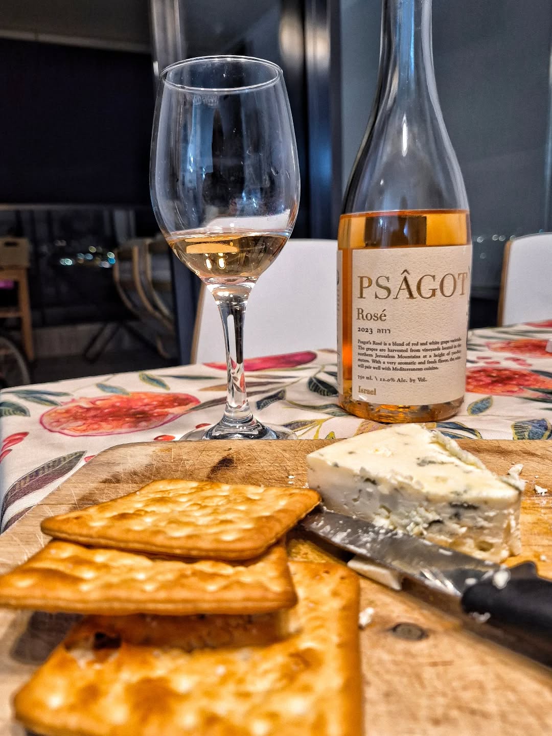Quiet evening in Tel Aviv, I hope it stays quiet. Thank you @ownmyisrael for the wine I'm enjoying it! By the way if you are planning to buy a property in Israel contact them 👆 and tell them I sent you, they will take good care of you!