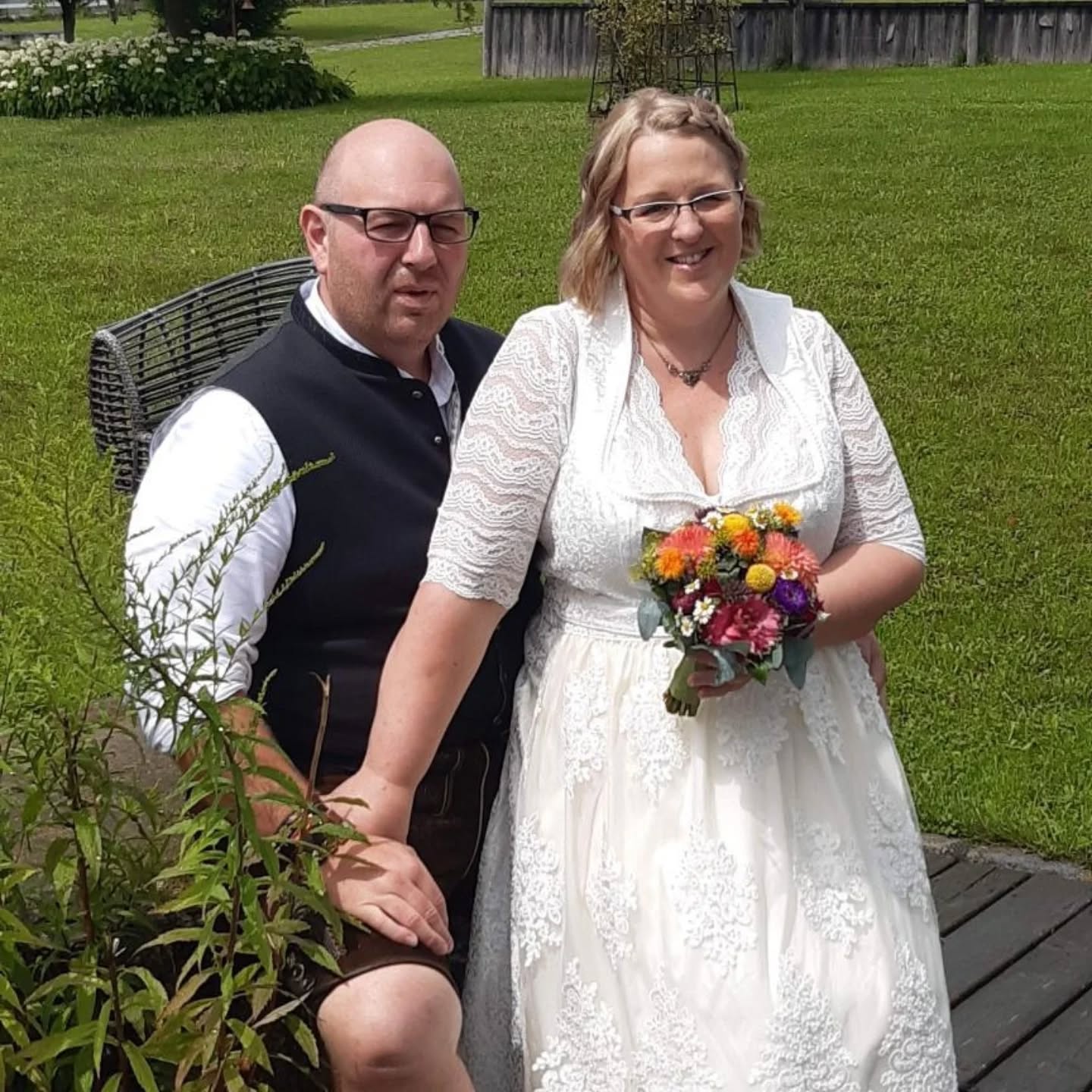 Heiraten in Tracht ? 😍
Dann bist du bei uns richtig 😊
#heiratenintracht #trachtenhochzeit #brautdirndl
