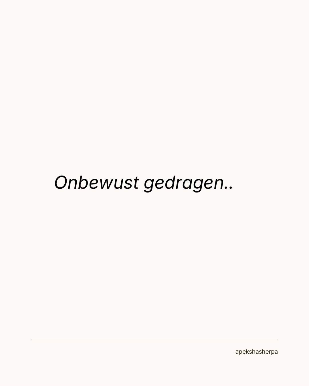 We denken vaak dat heling betekent dat we “sterker” moeten zijn of minder moeten voelen.
Maar in systemisch werk zien we iets anders: zóveel van wat jij draagt, ben je ooit uit liefde gaan dragen.
Als kind neem je spanning, verdriet of onuitgesproken dingen vaak vanzelf mee. Niet omdat iemand dat vraagt, maar omdat je systeem zoekt naar balans en verbinding. Het voelt als bescherming, als overleven, soms zelfs als je plek in de familie.
Het was geen fout. Het was de intelligentie van jouw lichaam en ziel in die omstandigheden.
En tegelijkertijd: liefde vraagt niet dat jij voor altijd blijft tillen wat allang te zwaar is.
Bewustwording is geen afwijzing van je familie, maar juist een vorm van respect:
zien wat er gebeurd is,
erkennen wie wat heeft gedragen,
en stap voor stap teruggeven wat niet (meer) van jou is.
Bevrijding voelt dan niet als “ik hoor er niet meer bij”,
maar als: “ik mag mezelf zijn én verbonden blijven”.
Misschien kun je nu, heel zacht, voelen:
Draag ik ergens iets waarvan ik vermoed dat het niet (meer) van mij is?
Je hoeft het nog niet los te laten.
Het zien is al een beweging richting heling.