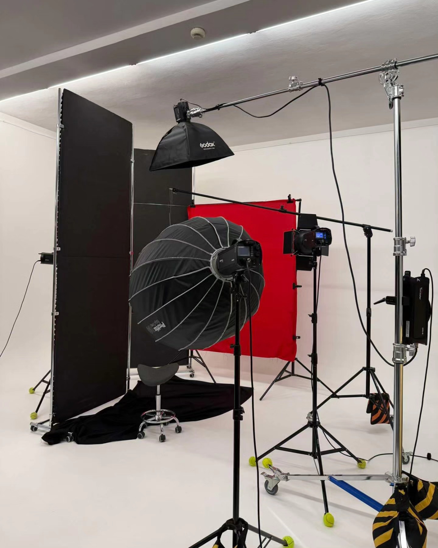 Dzisiejszy edytorial realizowany w naszym studio że wspaniałą ekipą.
Dzięki że wybraliście nasze studio do tworzenia swoich niesamowitych wizji 😊
@paulinamanterys
@iamdobrawa
@uncovermodelswarsaw
@oliwia_samit
@dariazwolinskaa
@yvvles
@degorska.obj
@kata_janik