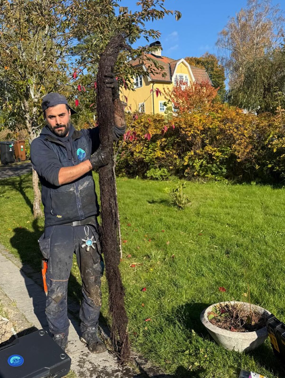 Rotskärning.
Det gäller att inte ge upp. Här kämpar vår tekniker Ali – och ut kom en riktig best. 🐍 😅💪#spolvision #rotskärning
#fräsning
#avloppsspolning
#stoppiavlopp