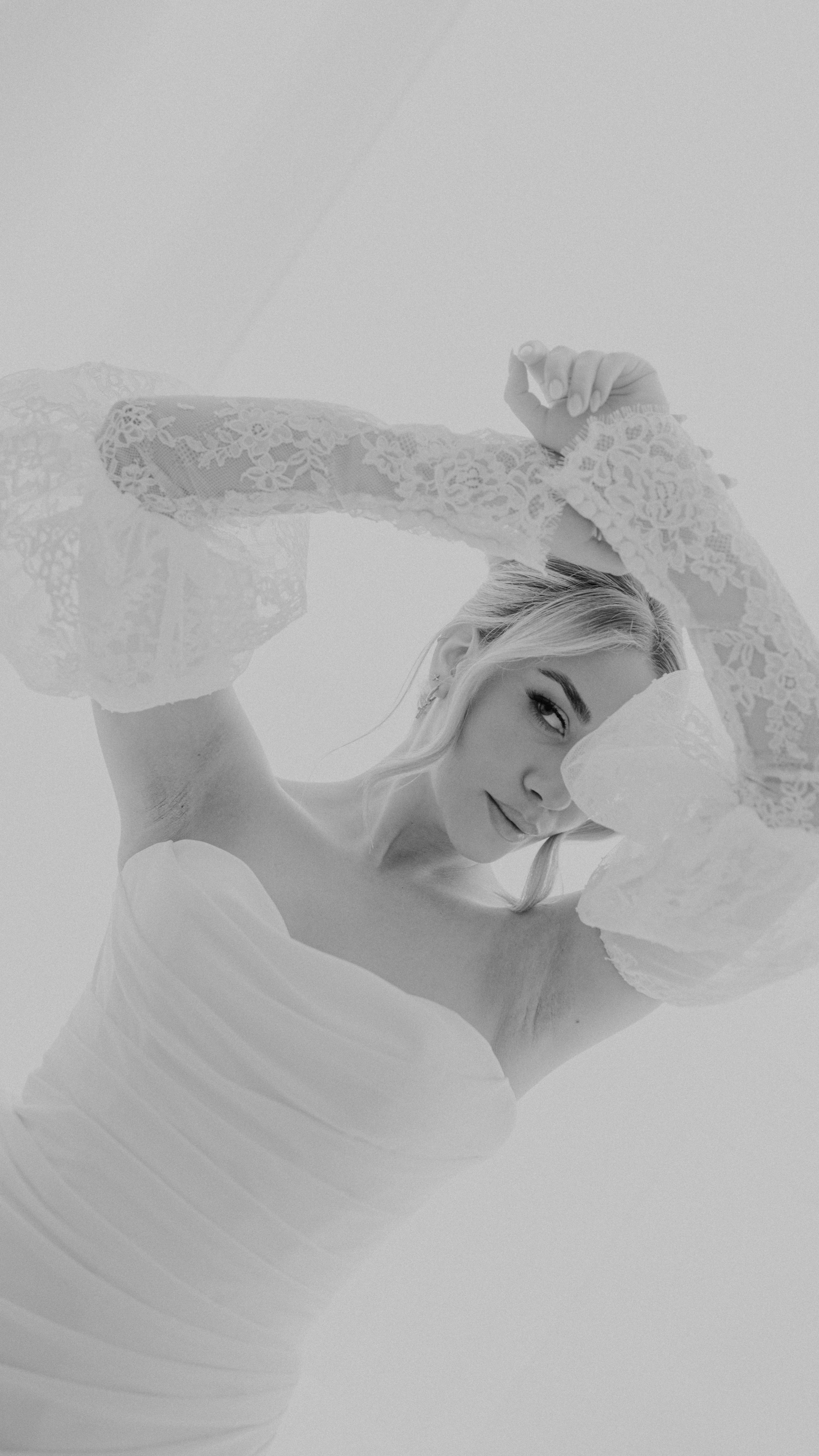 🍸✨🤍
styling: @lisa_ly_make_up
bridal gowns: @ohlovelydress
bridal rings: @juwelier_austermann & @ring_atelier.de
Single Brides: @thebridal_muse