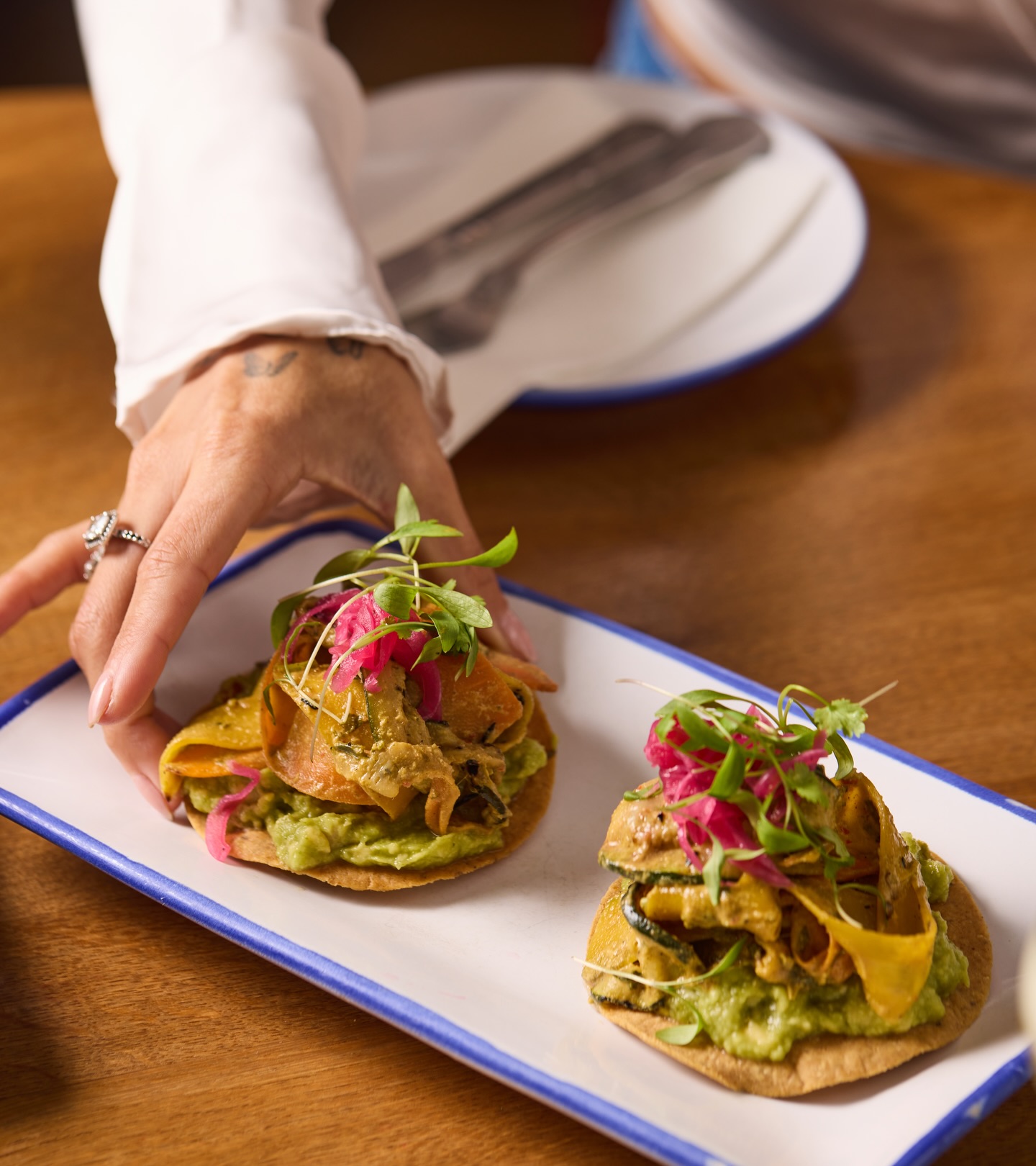 Office lunch, sorted. Choose 4 items from Tacos, Tostadas, Flautas & Sides. £25pp. Available Monday to Friday, 12pm-4pm.
Our Grilled Vegetables Tostadas, Charred carrots & courgettes tossed in Yerba Santa dressing, smashed avocado.
£8 Margaritas & £6 beers until 6:30pm. You’re welcome. 🍸
📍Available at Santo Remedio Marylebone Casona.
#SantoRemedio #London #Mexican #Londonfood