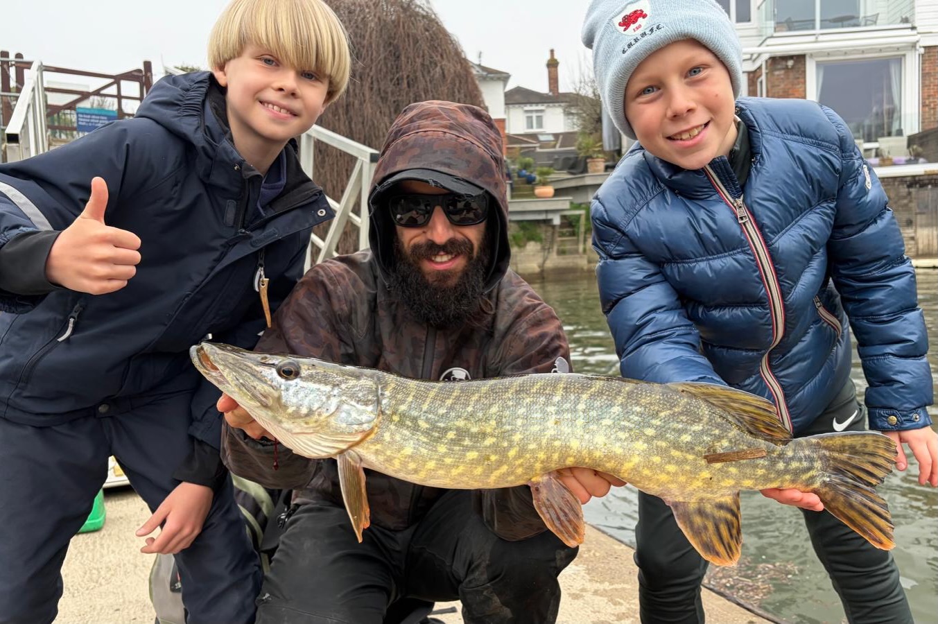 Another guide another successful day out on the Thames! What to say, those little kids are learning fast! We ended up landing 4 pikes, 1 from Dad Giovanni 2 from Pietro and 1 for the little Alex!
Remember to book your guide! What are you waiting for!
#thames #fishing