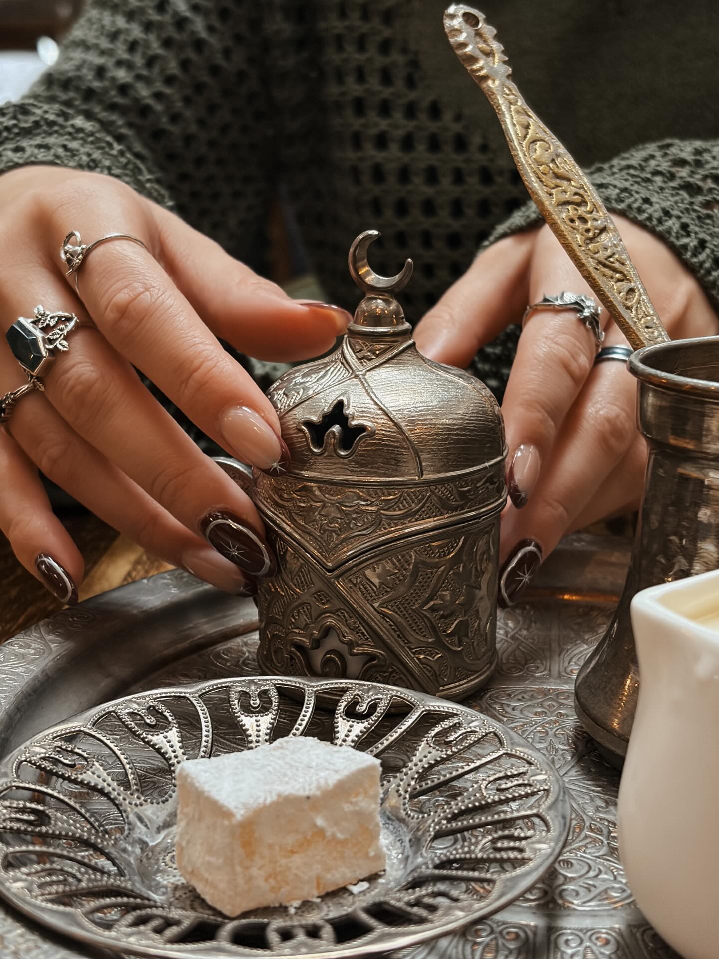 I could talk to @raeonpaper for centuries, I know a cafe with a display of sweet treats and matcha lattes hates to see us coming
•
•
•
•
•
#writing #writingcommunity #writersofig #writerslife #writingishealing