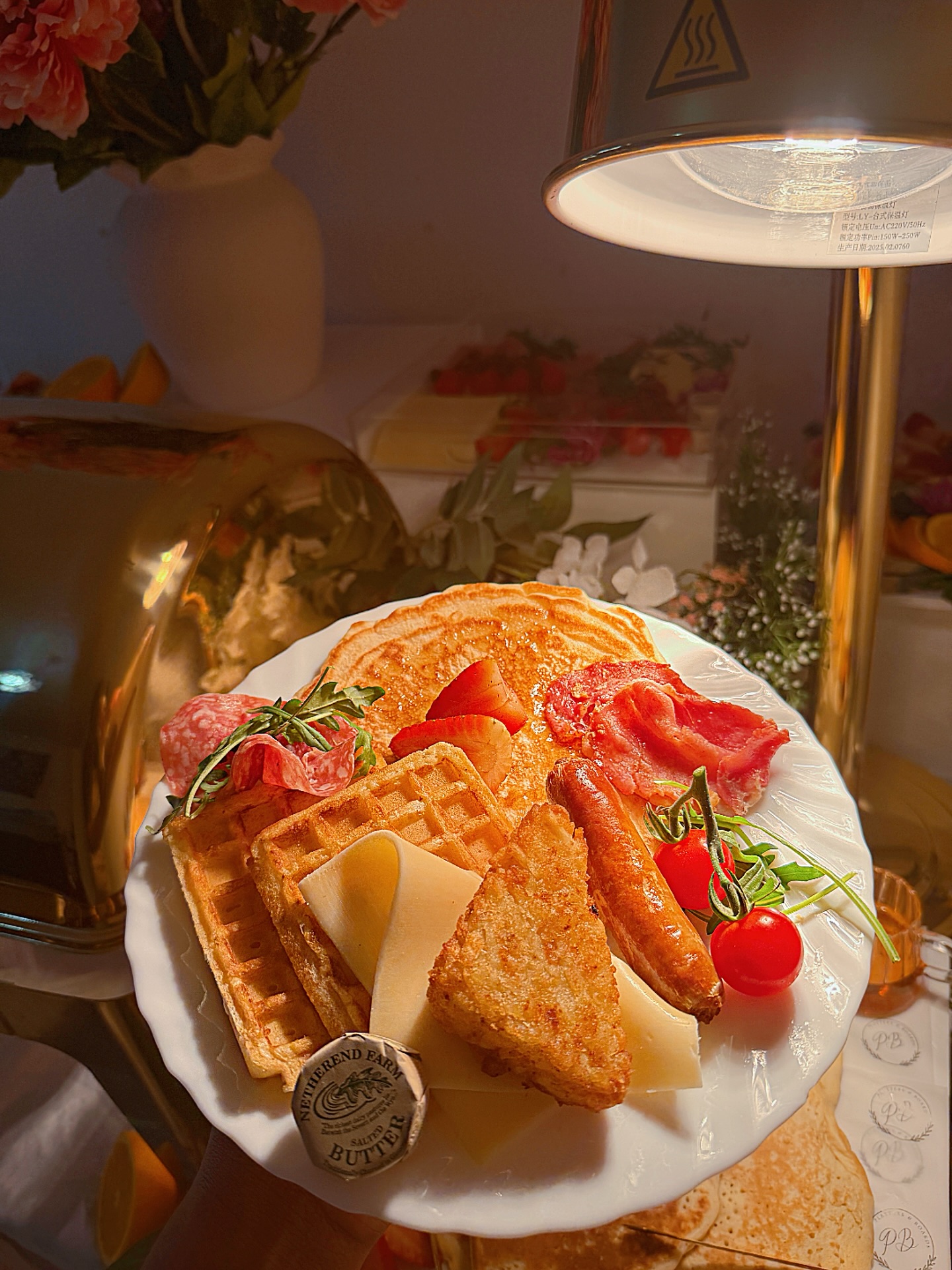 The Premium Brunch 🥞
The perfect luxurious setup for all occasions the morning after or before your big event.
Providing a variety of hot and cold options, with the ability to accommodate special requests when needed.