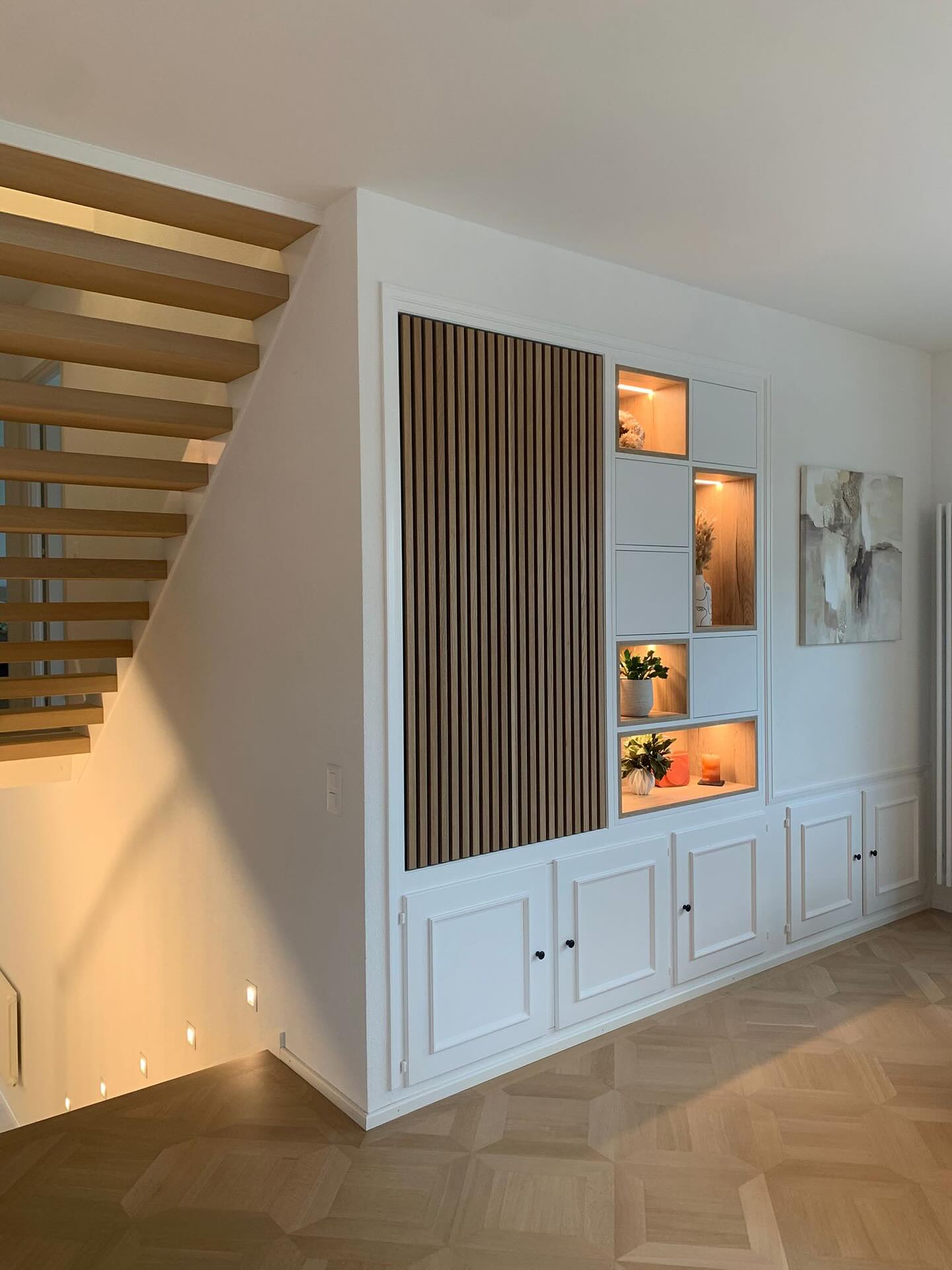 Projet de @archi_design_mobilier
Rénovation d’une villa où les espaces ont été entièrement repensés et modernisés.
Certains murs ont été ouverts afin de révéler des volumes plus généreux et lumineux.
Le projet conserve également le charme de l’existant avec des éléments d’origine préservés et restaurés, comme l’escalier et le parquet. Des agencements entièrement sur mesure viennent structurer les espaces et apporter fonctionnalité et élégance.
Un subtil équilibre entre charme de l’ancien et lignes modernes.
Nous vous invitons à découvrir sur ce compte quelques projets des membres de @daia_collectif