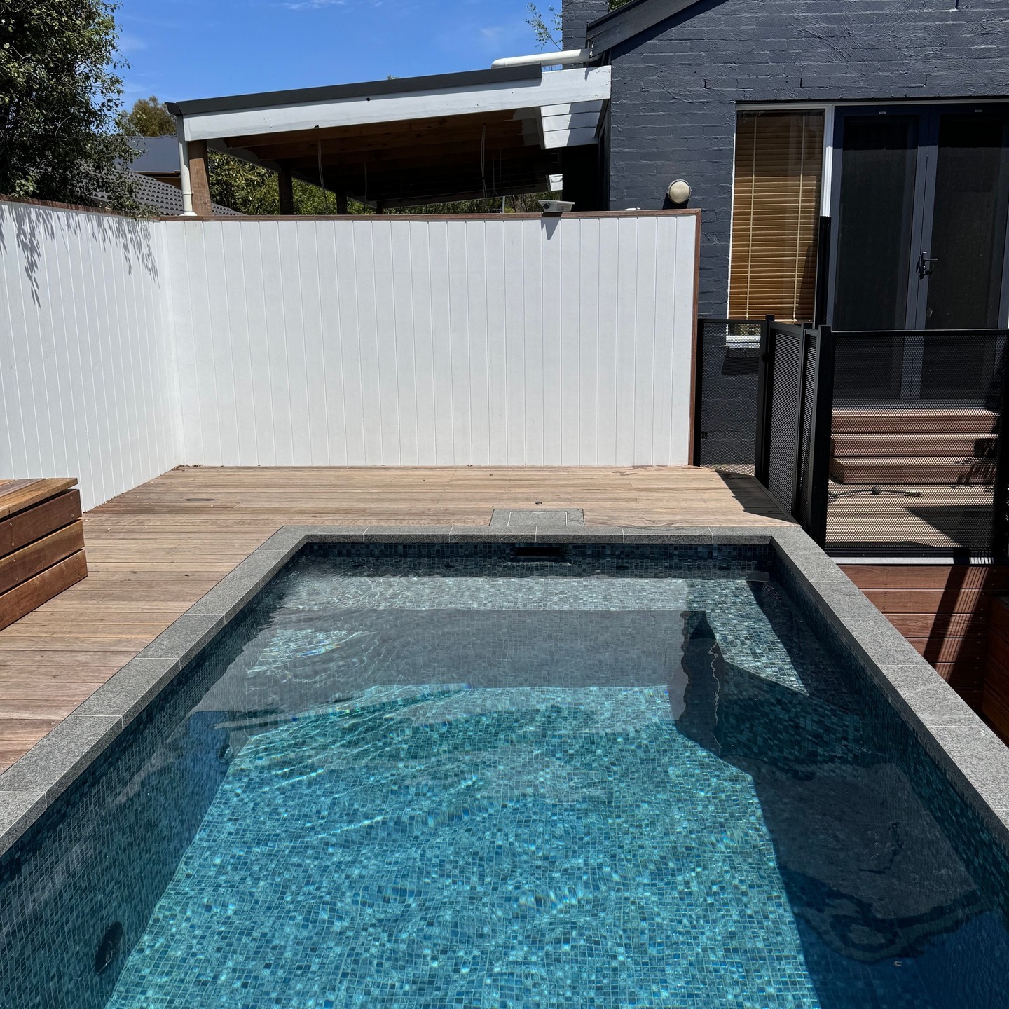☀️ Looking to escape the summer heat? Look no further! Take a sneak peek at our latest plunge pool installation in Croydon North! This 5.5m x 2.8m plunge pool is tiled in @onixmosaico Vanguard Arrecife Iridis Grey creates the perfect atmosphere for the ultimate oasis right in your own backyard 💧
Sparkling water by @poolcare.plus and @bioguardaunz
Equipment from @hayward_australia
Cleaner from @maytronics_australia
Members of @spasaaustralia
Stone by @paversplus
#plungepool #poolside #melbournepools #poolinspo #smallpool #ingroundpool #poolinstaller #summertime #backyardinspo #croydonnorth #plungepoolsplus