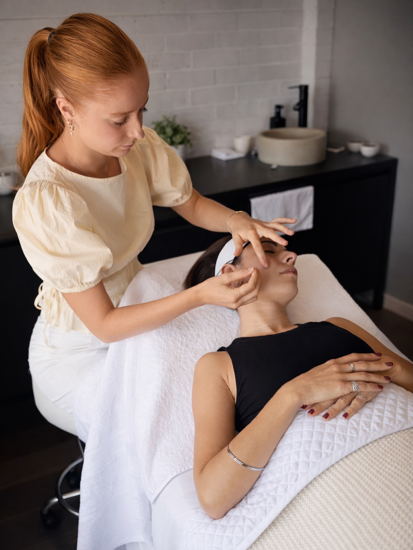 Introducing Chloe 🤍
We’re so excited to welcome Chloe to Beyond Glow Wellness.
Chloe is a Doctor of Traditional Chinese Medicine and Acupuncturist with a special interest in digestive concerns, women’s health, acne, anxiety, and musculoskeletal pain, especially where stress and nervous system dysregulation are playing a role.
Her passion for Chinese medicine began through her own personal health journey. After years of feeling dismissed and unheard, discovering acupuncture was truly transformative and opened her eyes to the power of treating the whole person, not just the symptoms.
Having experienced chronic health challenges herself,
Chloe brings a deep sense of empathy, compassion, and understanding to her work. She creates a space where clients feel genuinely seen, heard, and supported 🫶
Chloe is passionate about offering personalised, holistic care that gets to the root cause, supports long-term wellbeing, and empowers clients with practical tools to reconnect with their bodies and health.
We’re so happy to have her as part of the clinic ✨
If you’ve been looking for support with your health in a way that feels grounded, gentle, and genuinely supportive, Chloe is here to help.
#acupuncturemelbourne #traditionalchinesemedicine #womenshealth #digestivesupport #anxietysupport