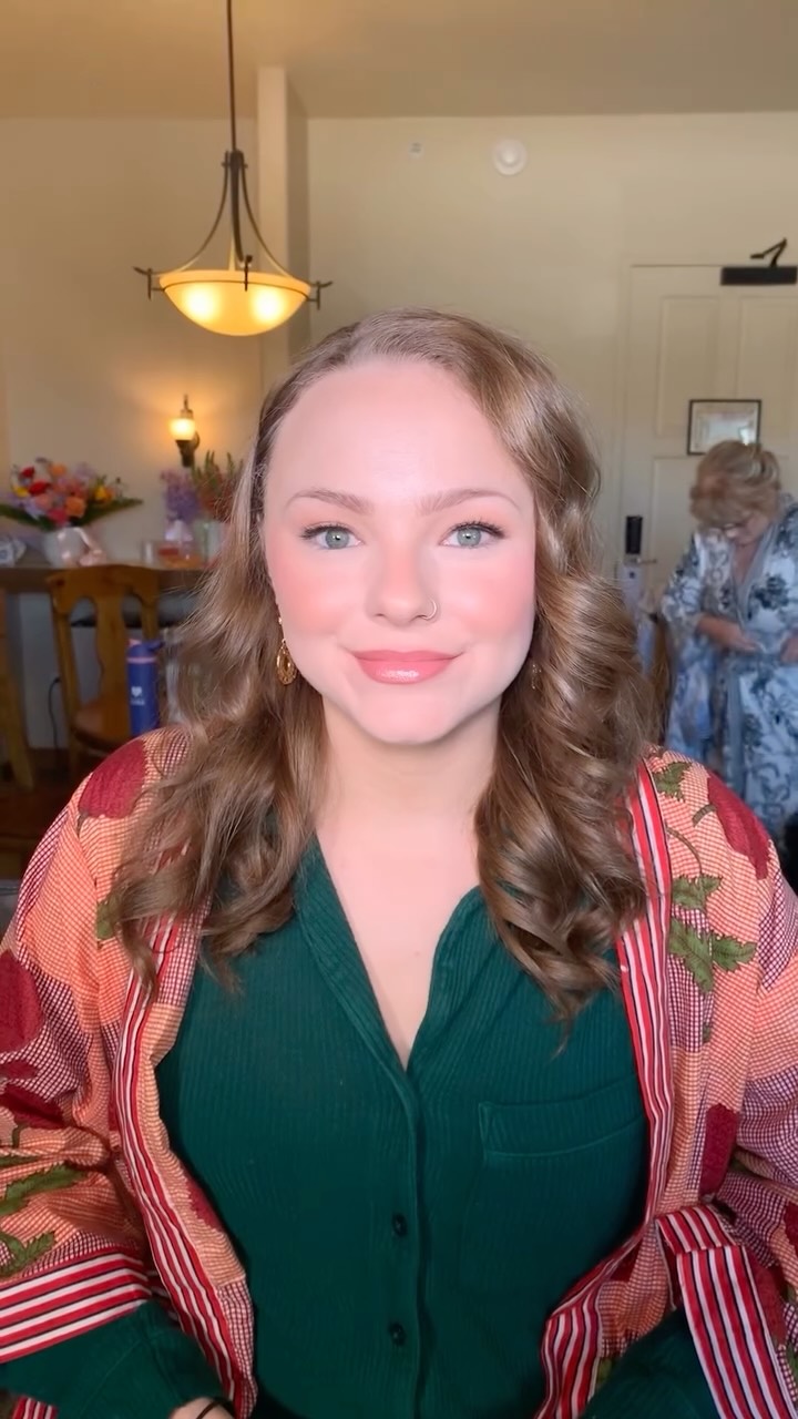 I know not everyone wants to go first but you can make for break the start of a wedding day so I appreciate you!
#Makeup by @crystalbellbeauty and hair by @lindsey_penner_styling working with @hvhfaces
Using my favs from:
@temptu S/B airbrush makeup & blush
@hourglasscosmetics ambient lighting finishing powder
#bridalmakeup #travelingmakeupartist #promakeupartist #bridalinspo airbrushmakeup