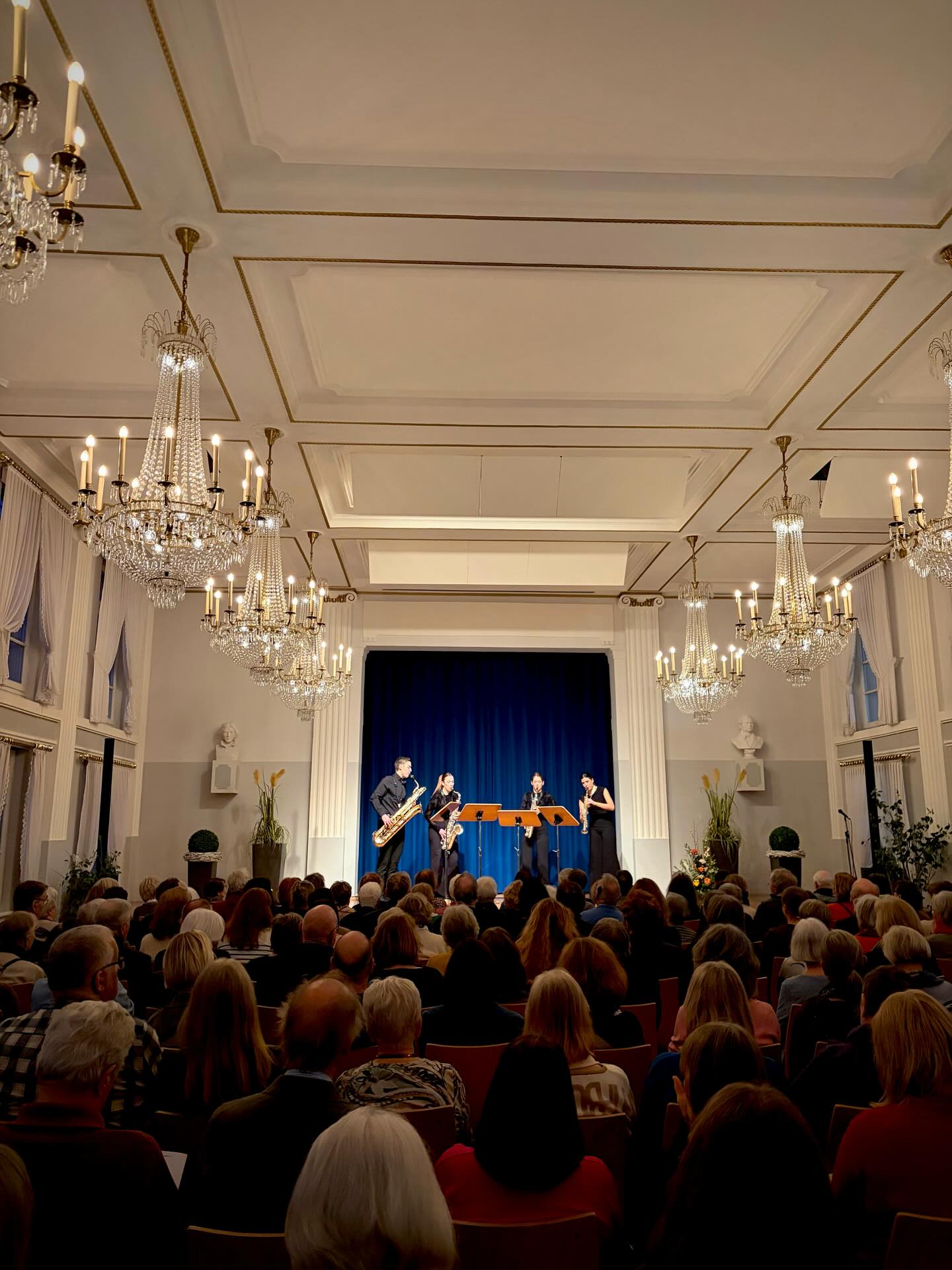 ✨Some moments from Moers. We started the evening with a short open rehearsal and a Q&A with the audience. Later we played to a sold-out hall, a wonderful audience. Beautiful atmosphere from the first note to the last. Thank you! 🎶