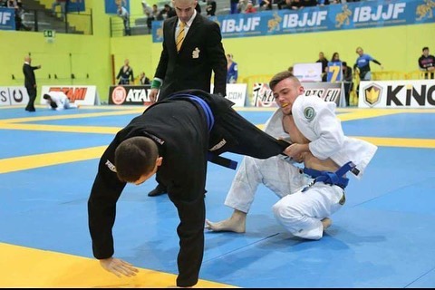 New opportunity for 4 people to start a Combat strength program twice a week.
This is targeted towards MMA, judo and BJJ.
The program will be delivered around weak areas that I see in these type of individuals. Big emphasis will be place on the neck, shoulders and hip areas. Joint integrity will be at the forefront along with grip work and quasi isometric work at odd angles.
Conditioning will be geared towards building a bigger fuel tank.
These individuals need to be self motivated and highly driven. The program will test physical attributes along with mental fortunate.
#bjj #mma #judo #strengthandconditioning