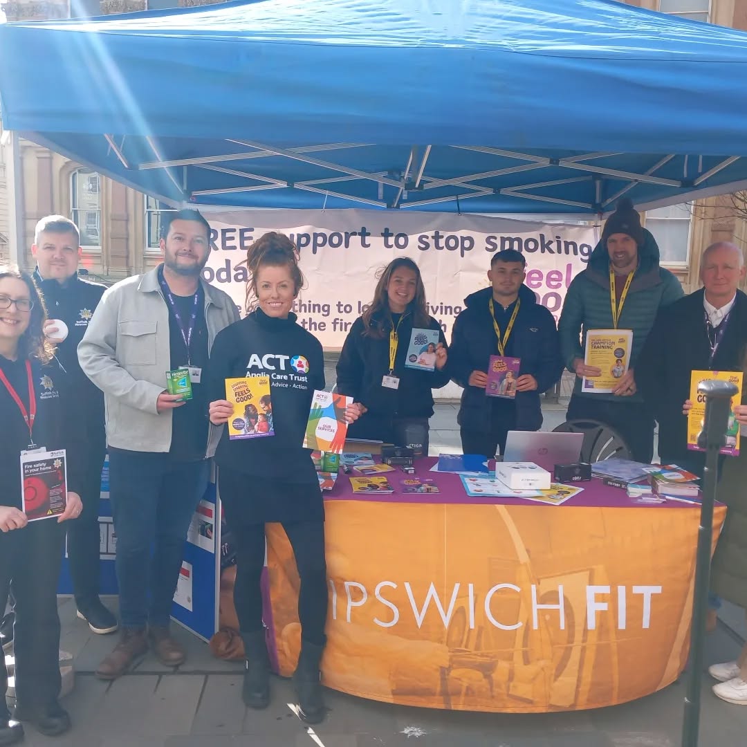 It's #nationalnosmokingday
Today we are with @feelgoodsuffolk and @suffolkfrs outside Ipswich Town Hall.
We are here until 4pm - Drop by and see us and start your smoke-free journey today.