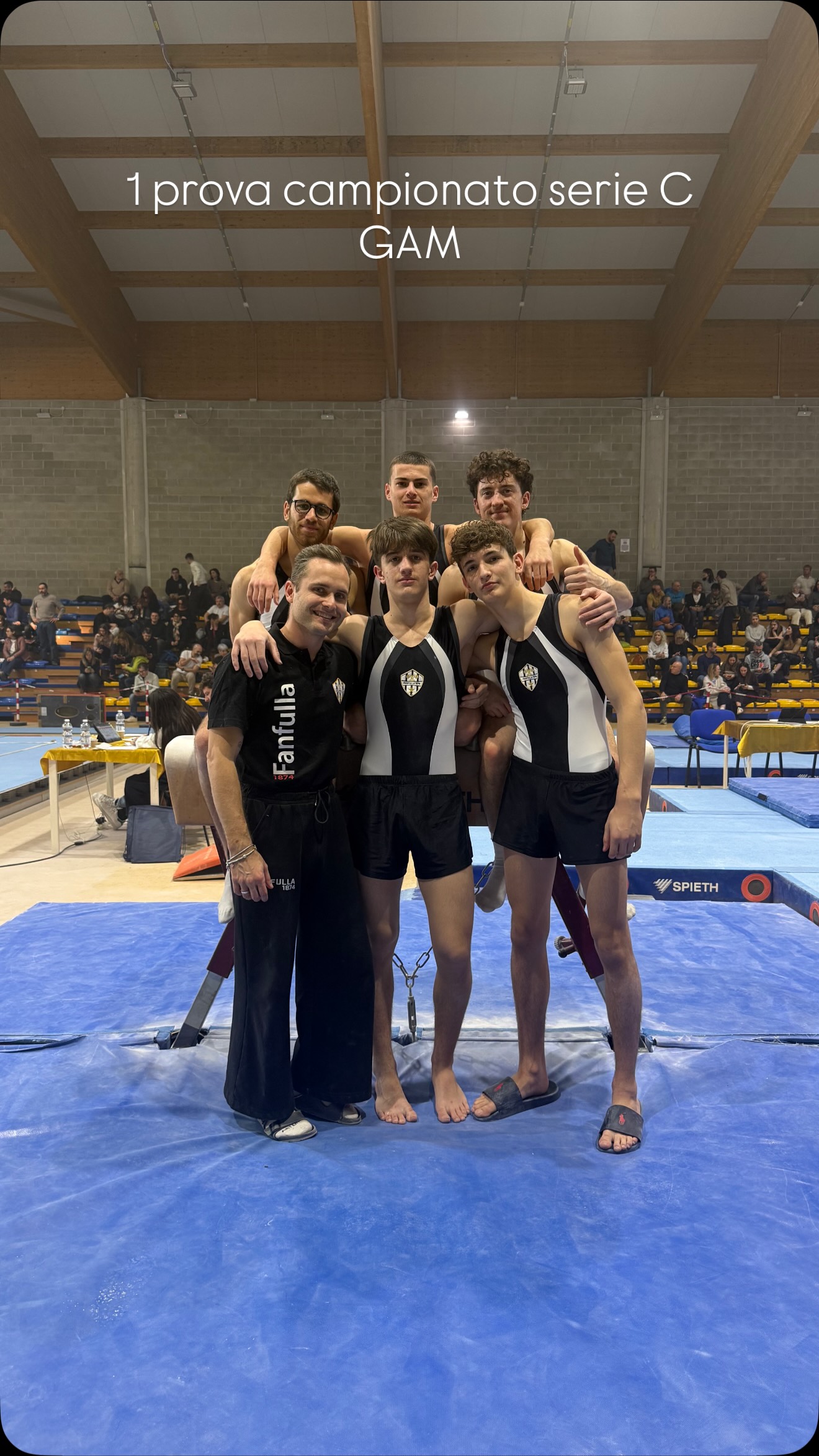 💥 Prima prova Campionato di Serie C GAM 💥
La squadra GAM è scesa in campo gara nella 1ª prova del Campionato di Serie C, dimostrando di avere la stoffa, la grinta e la determinazione per competere in un campionato di questo spessore. I ragazzi hanno affrontato la gara con grande impegno, portando in pedana tutto il lavoro svolto in palestra e mostrando un forte spirito di squadra. 🤸♂️💪
I ginnasti scesi in gara:
• Oscar Madonini
• Alessio Bejan
• Samuele Pamovio
• Luca Soleri (in prestito dall’Ares)
• Carlo Chiarentin (tesserato Fanfulla ma dalla Pro Patria Milano)
Un ottimo inizio di campionato e un bel segnale per il prosieguo della stagione.
Avanti così ragazzi!