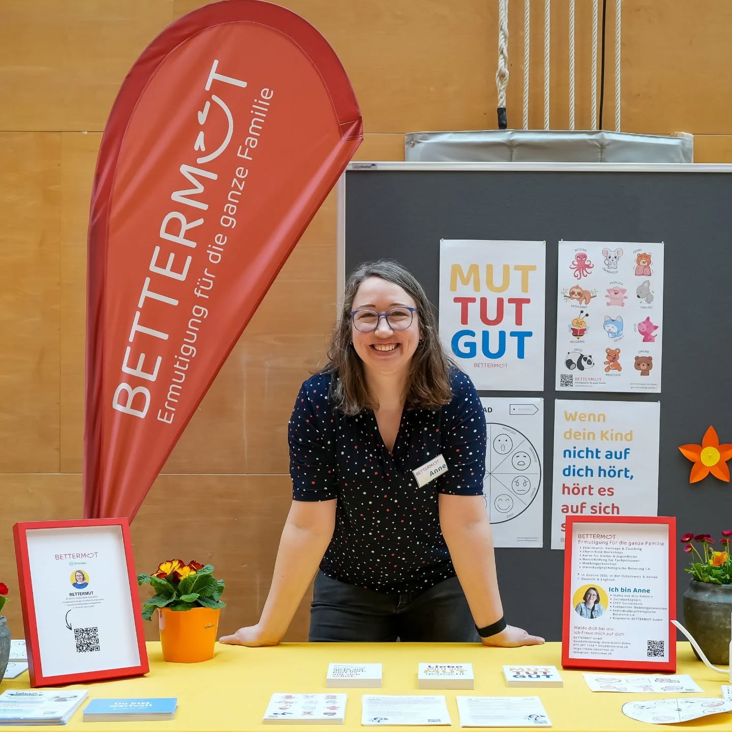 In meinem Element....
Ein Stand, gleich zwei Vorträge und viiiieele Gespräche. Die ELBI EXPO in Gossau lockte wieder ganz viele kleine und grosse Besuchende an... Vielen lieben Dank für euren Besuch und dass ihr mir eure Herausforderungen anvertraut habt.. Und für die vielen positiven Rückmeldungen zu meiner Arbeit und meinem Whatsapp Kanal mit vielen Ideen für ein Familienleben auf Augenhöhe.. Bist du schon dabei? Schau in meine Bio und in die Highlights und bekomme ermutigende Impulse direkt auf dein Handy....
#bettermut #aufaugenhöhemitkindern #gleichwertig
