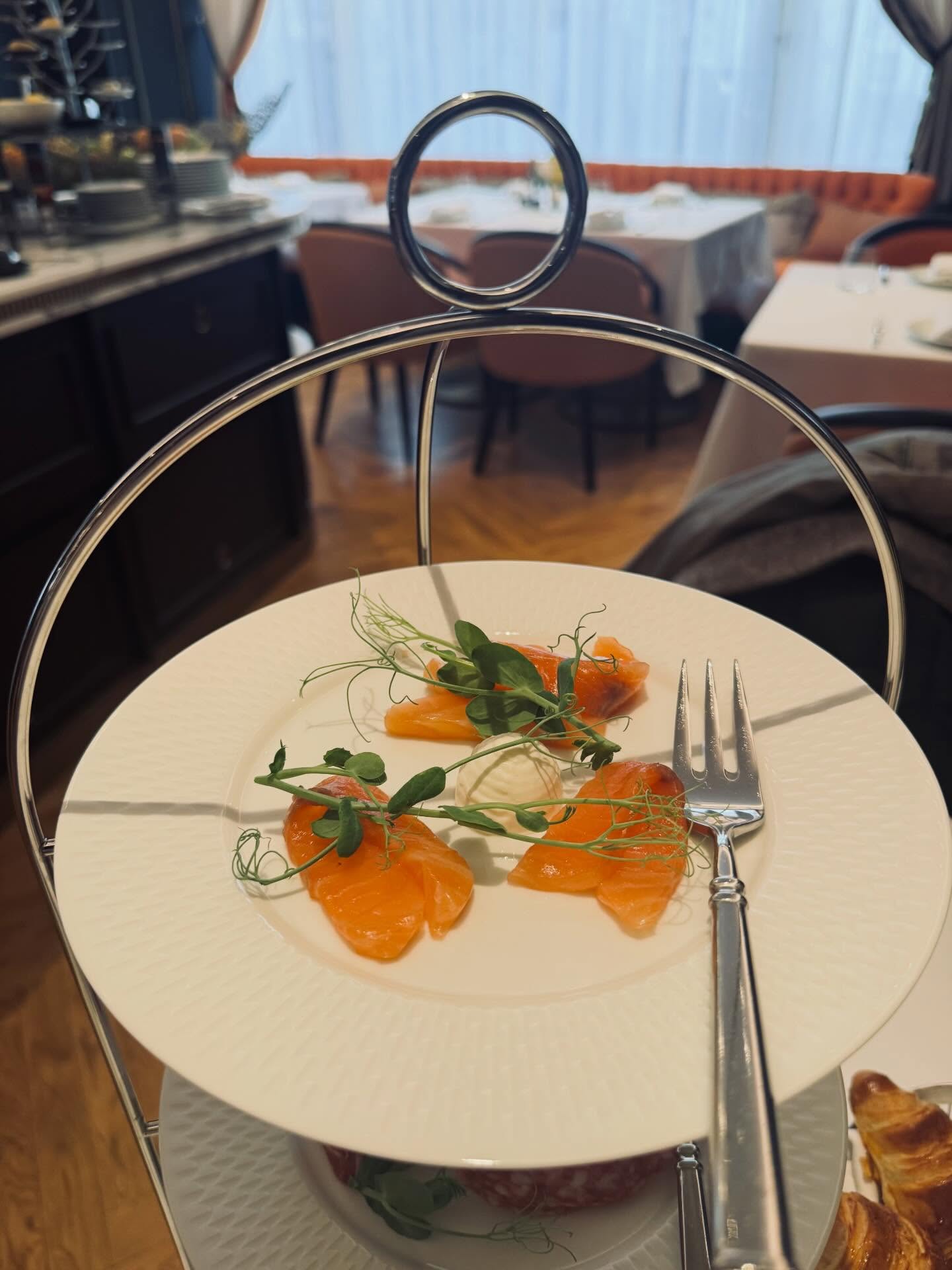 A wonderfully calm breakfast experience in Tallinn this week. During work trips, we switch hotels nightly to fuel our creative projects with fresh inspiration. Our team has collectively stayed in over 300 hotels across more than 20 countries over the last year – and we've lost track of the countless restaurants we've dined at.