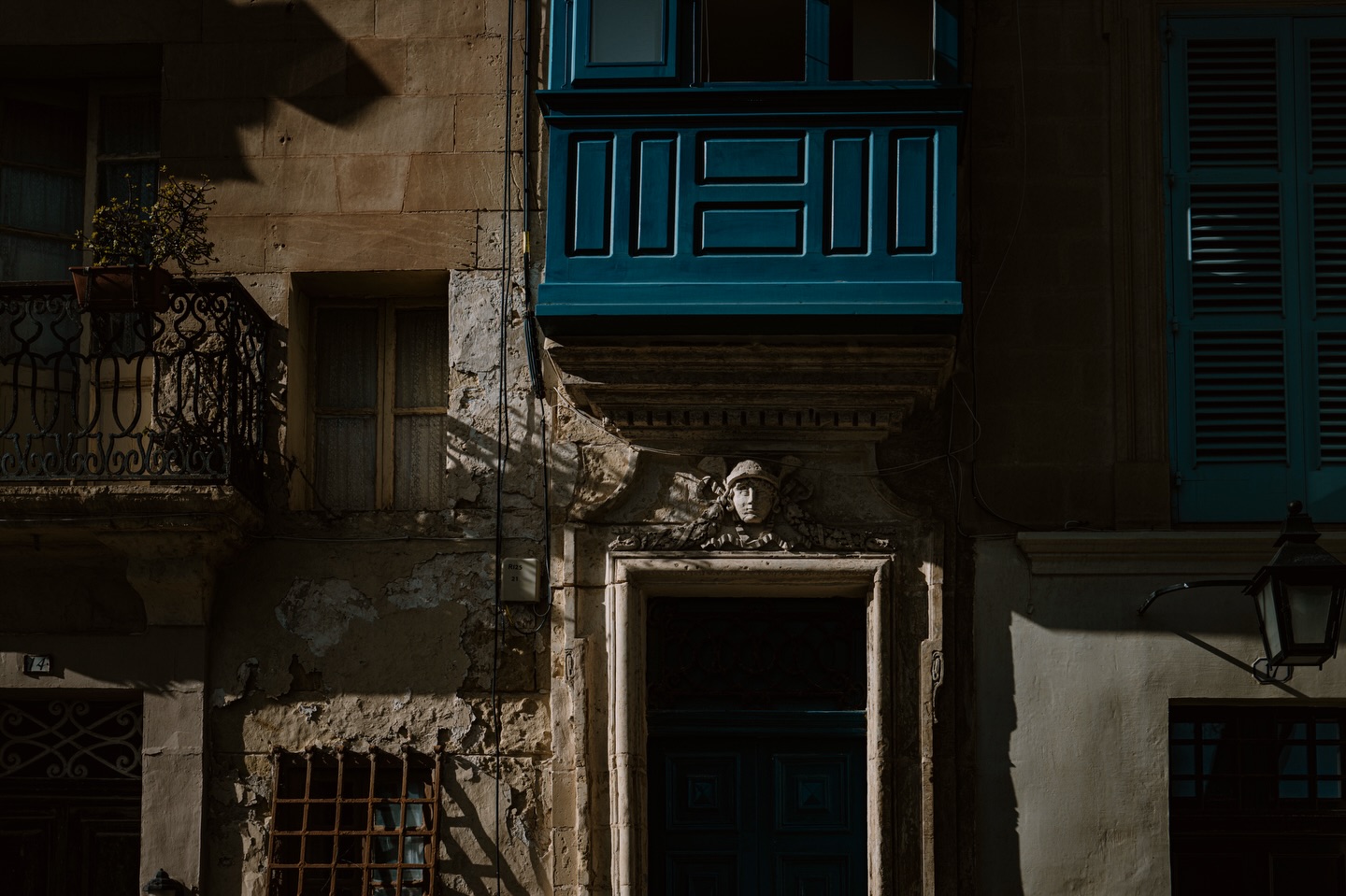 Time blushes on baroque stone
sunlight tracing lovers long gone
In fading gold, the city dreams
a heart kept warm by memory’s sheen