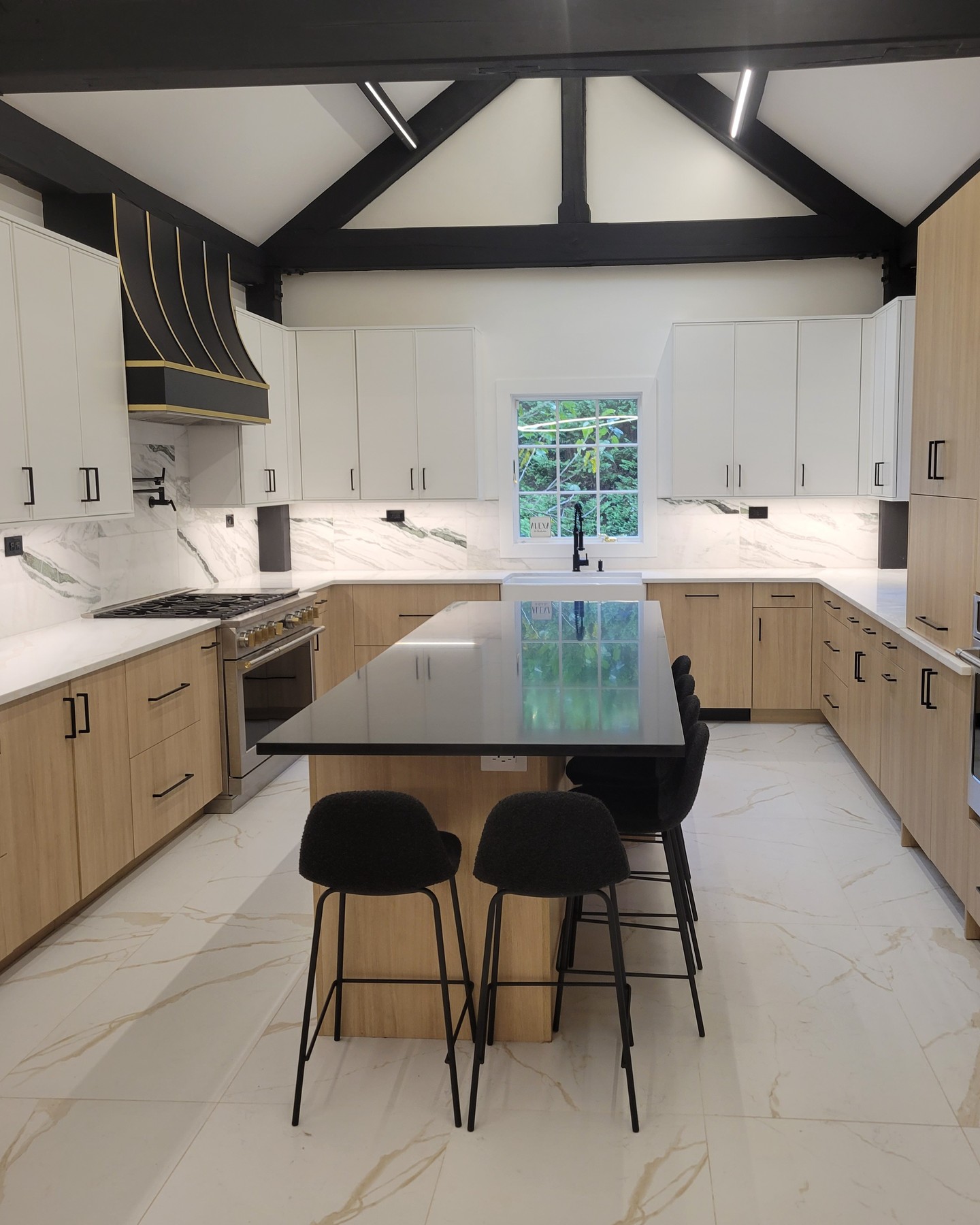 When the home has an existing #farmhouse style kitchen with exposed ceiling beams, but the clients want to #modernize it. This is the result! (check back soon for some #beforeandafter pics). Kudos to this couple for trusting @symphonikitchensnj to re-envision the space, and being a pleasure to work with throughout.
#modernfarmhouse #modernfarmhousestyle #kitchen #kitchendesign #kitchencabinets #cabinet #cabinetry #kosherkitchen
@installbybenny