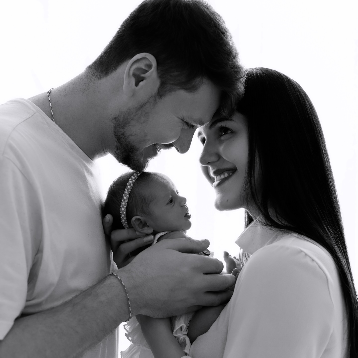 l’m so thankful for my little studio, a place to make beautiful memories and freezing moments like this ✨
#newbornphotographer #bestnewbornphotographer #momtobe❤️ #babyshowergiftideas #irishmammy