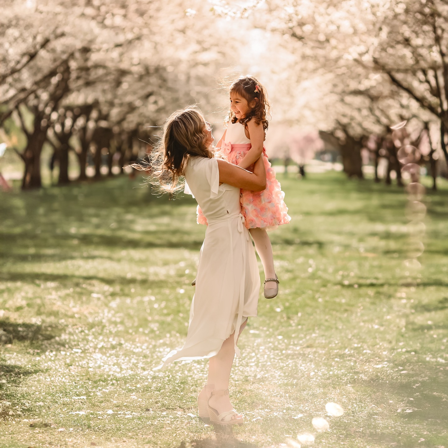 Cherry Blossom Minis 🌸 I have just 1️⃣ spot left for Saturday 4/4 at Fairmount Horticulture Center! Booking link in my bio- DM me if you can't find it!