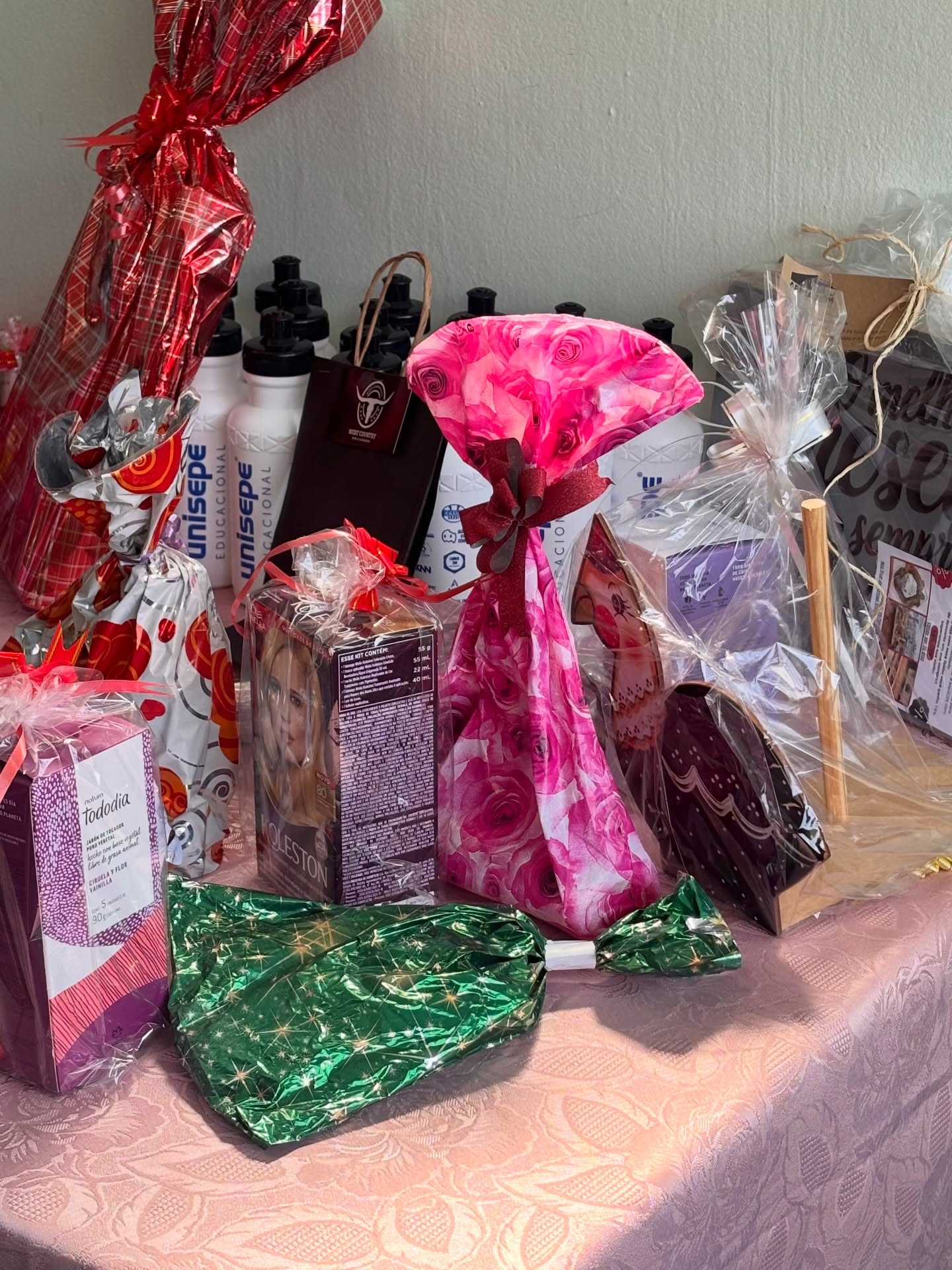 ✨ Gratidão que transborda! ✨
A CIPA do Hospital Dr. Adhemar de Barros agradece de coração a todas as empresas, profissionais e parceiros que contribuíram para tornar especial o evento em comemoração ao Dia da Mulher.
Cada apoio, cada gesto e cada colaboração fizeram a diferença para que esse momento fosse preparado com carinho para todas as mulheres do nosso hospital.
Nosso muito obrigada aos parceiros:
@jamartinsnails
@francielebarbosaoliveira
@salaoarlete2022
@salao.bella.dona
@clau_we
@driisnf
@leticiafischer.clinic
@biosteticaavancada
@filaodeouro
@esteticamendesares
@viniciusmatsunaga
@dicamargo_studio
@vaniarodriguesmanicure
@sualoja.essencial
@amarcosmeticos-marcela
@tatianewiltemburg
@emagrecentroapiai
@drogariauni.farma
@loja_lu.variedades
@lojabellaapiai
@loja_peter
@oklahimamodasecalcados
@patriciaaraujo6766
@ricardoleandrolopes
@vilma.amaral.7399
@armazemwoodstore
@miridias_21
@dolarsupermercado
Prof Virgínia
@westcountrycity
Vocês ajudaram a valorizar e homenagear mulheres que diariamente cuidam de tantas vidas.
Com gratidão,
CIPA – Hospital Dr. Adhemar de Barros