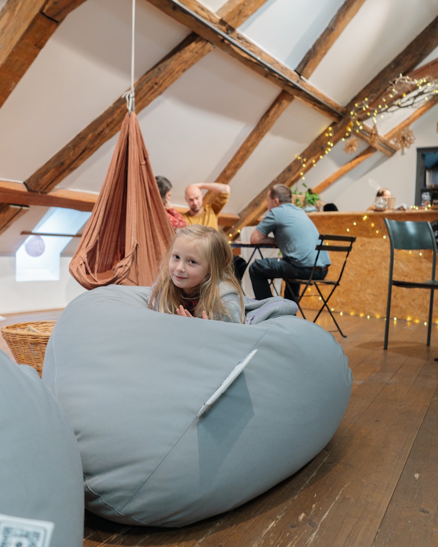 Dizajntrh je sice za námi, ale náš tým je ještě stále v pracovním nasazení. Dneškem odškrtáváme jeden milý úkol na seznamu - děkovačku našim partnerům. 🩷
Děkujeme mockrát - @olomouc.cz za mediální pokrytí, @olomouc_tourism a Statutárnímu městu Olomouc za podporu, @icok_cz za záštitu skvělých workshopů a akcí v rámci doprovodného programu, @sakypaky za pohodlné posezení a @univerzita.palackeho za možnost opět využít krásné prostory Konviktu.
📸 za fotky děkujeme @photo.barevno