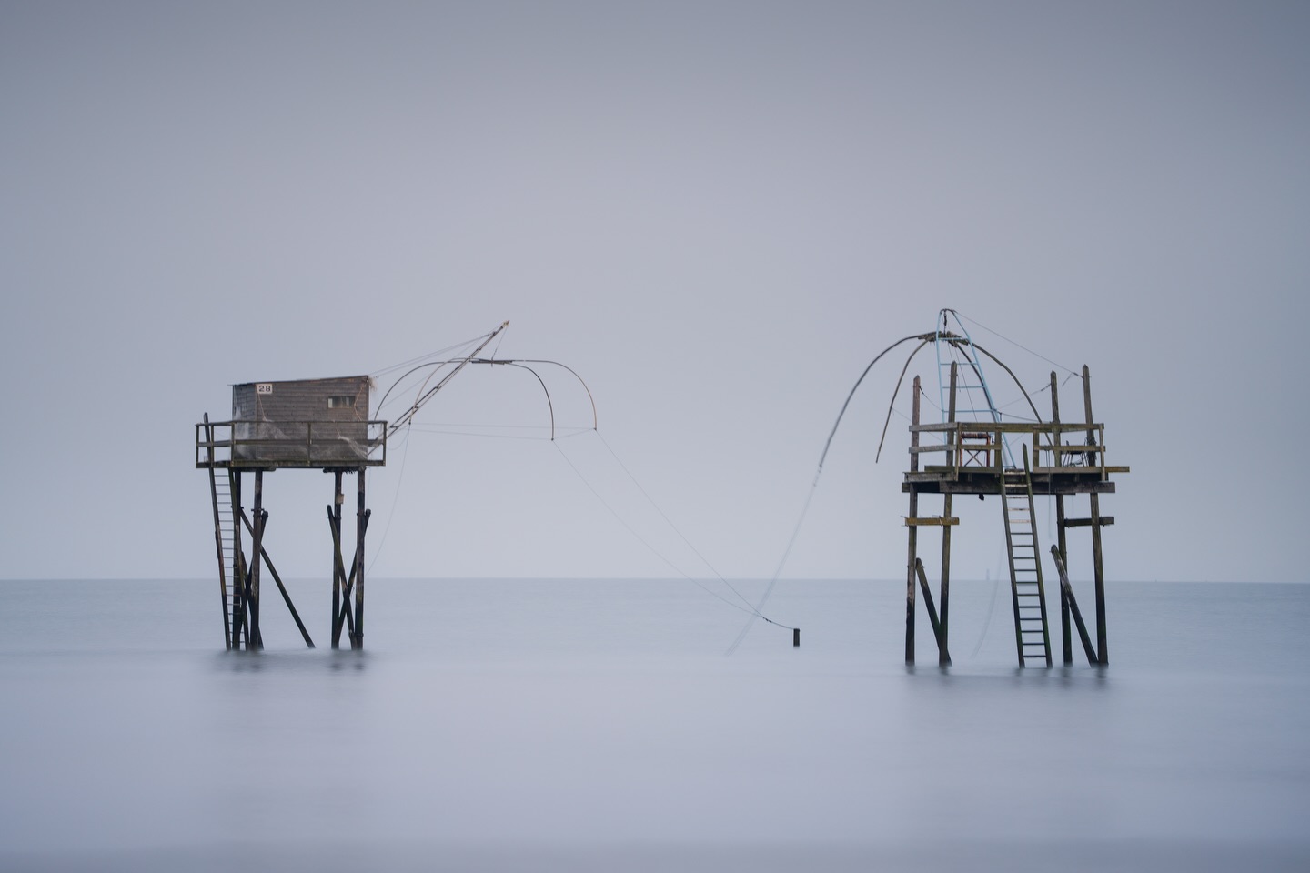 Minimalism at the French Atlantic Coast.
Even it was a detour from my route to Northern Spain, it was well worth it.
Shot on Sony A7 RV + Sigma 70-200mm f2.8 wide open + Maven Filters 15 Stop ND filter + framed on Gitzo Systematic Tripod