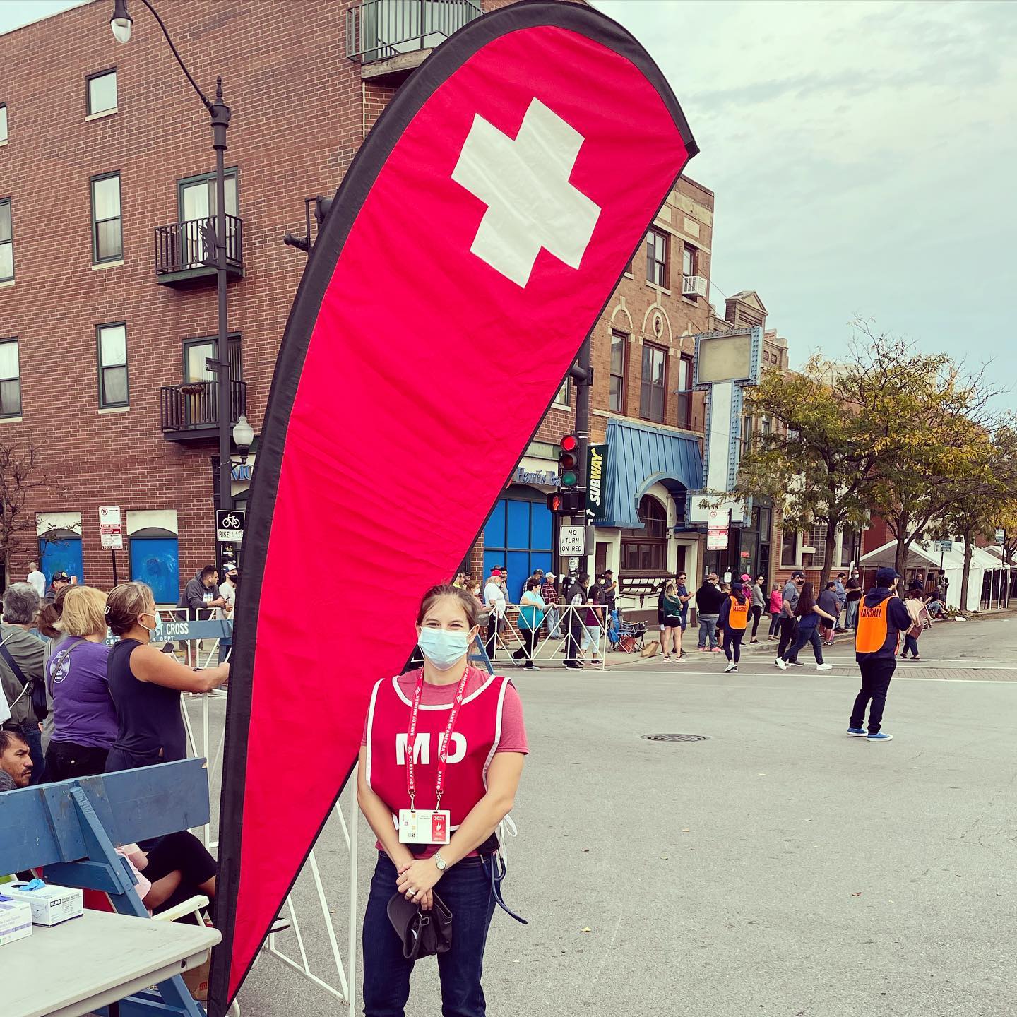 Had a great time volunteering at the @chimarathon today with fellow Rush sports docs and other medical team members. It was great to see so many Chicagoans cheering for the runners