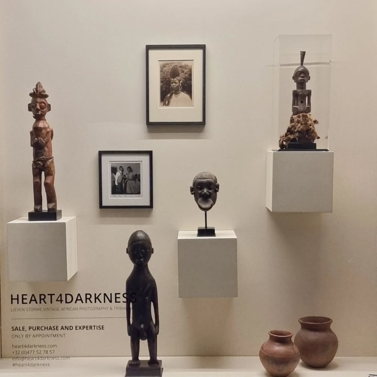 Enjoy our new window exhibition.
#makonde #yaka #songye #saposapo #lele