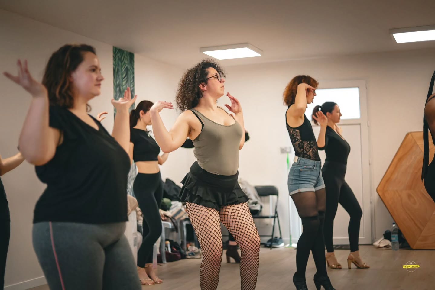 ✨️ Souvenir stage heels de février ✨️
Un grand merci à Eduardo d’@energialatina.53 pour sa passion, sa bienveillance et son énergie solaire lors du stage de Heels 💃✨
Bravo à toutes les élèves qui ont participé à ce beau moment de partage !
📸 @illusionrealisme
#stage #heels #stageheels #sexy #shine✨