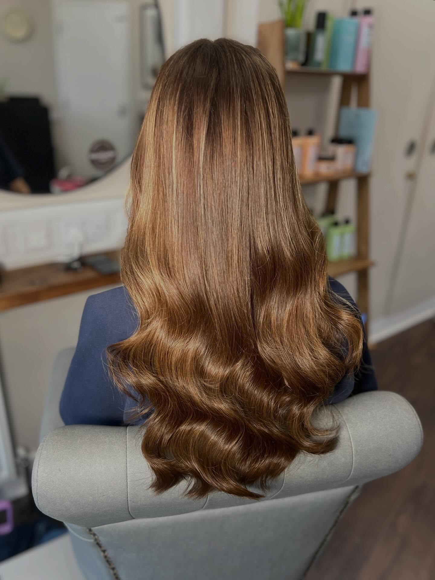 T W E N T Y 🤎
#hairextensions #awardwinningsalon #remicachet