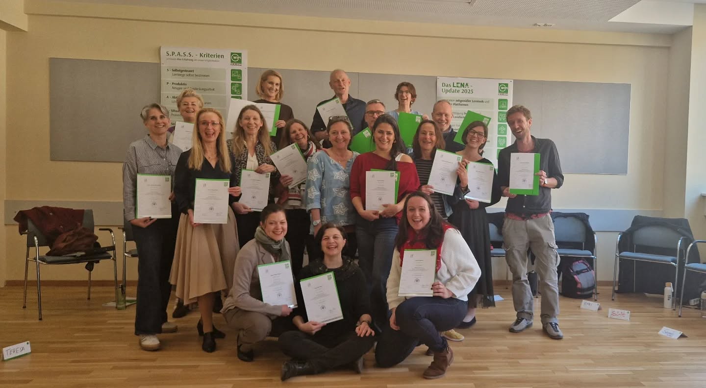 Abschluss meiner Weiterbildung in Supervision! Es war ein wirklich tolles halbes Jahr 🥳✨️
Ich danke meinem Ausbildungsteam Beate Kolouch, Christine Reinhardt und Oliver Vogl - es war ein tolles halbes Jahr.
#lsb #supervision #wifi