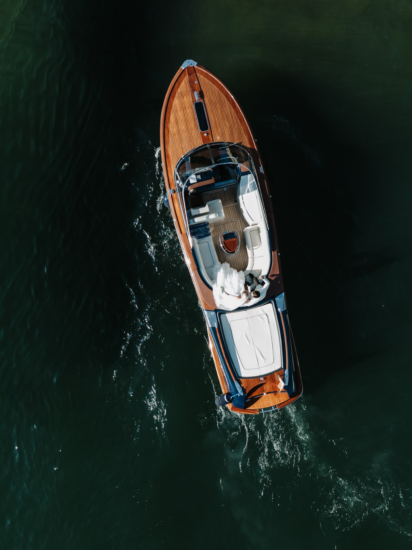 Still not over this beautiful wedding at @villa_geno in Lake Como. There’s something truly special about this place the architecture, the serenity, the way the light wraps around everything. But what made this day truly unforgettable wasn’t just the view… it was the love that Lola and Luca share: effortlessly radiant, filling every corner of this historic location with warmth and joy. Together with my lovely friend @esthervangeenenphotography , I had the honor of capturing this wedding as a second shooter, so grateful 🤍
In May, I get to return to Lake Como, this time to the breathtaking @villapizzo. Something to look forward to already! ✨🤍
/
Nog steeds niet over deze prachtige bruiloft bij @villa_geno in Lake Como. Er is iets echt bijzonders aan deze plek de architectuur, de rust, de manier waarop het licht alles omhult.
Maar wat deze dag echt bijzonder maakte, was niet alleen het uitzicht het was de liefde die Lola en Luca delen: moeiteloos stralend, en elke hoek van deze historische plek vullend met warmte en vreugde. Samen met lieve vriendin @esthervangeenenphotography deze bruiloft mogen vastleggen als second shooter, zo dankbaar 🤍
In mei mag ik weer terug naar Lake Como, dit keer naar het adembenemende @villapizzo . Iets om nu al naar uit te kijken! ✨🤍
#lakecomoweddingphotographer #villageno #lakecomowedding #photographerlakecomo #lakecomo