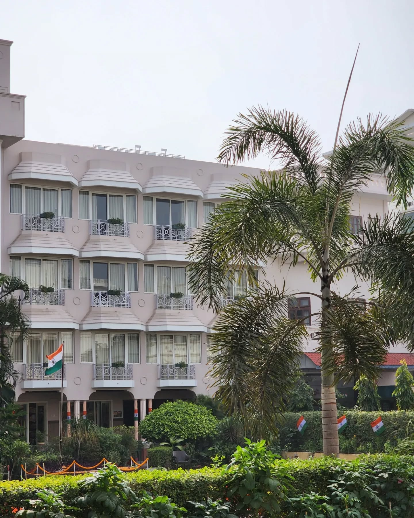 Happy 74th Republic Day. Come stay, play, dine and relax at Surya Kaiser Palace Varanasi.
#Varanasi #varanasifood #varanasiphotography #suryavns #cantonroyale #suryakaiserpalace #indiantourism #incredibleindia #ınstagood #varanasinightlife #solbarvns #solvns #solhaveli #bestrestaurant #indianpalace #indianpalaces #mfvns #hotelsurya #hotelsuryavns #banquethall #benaras