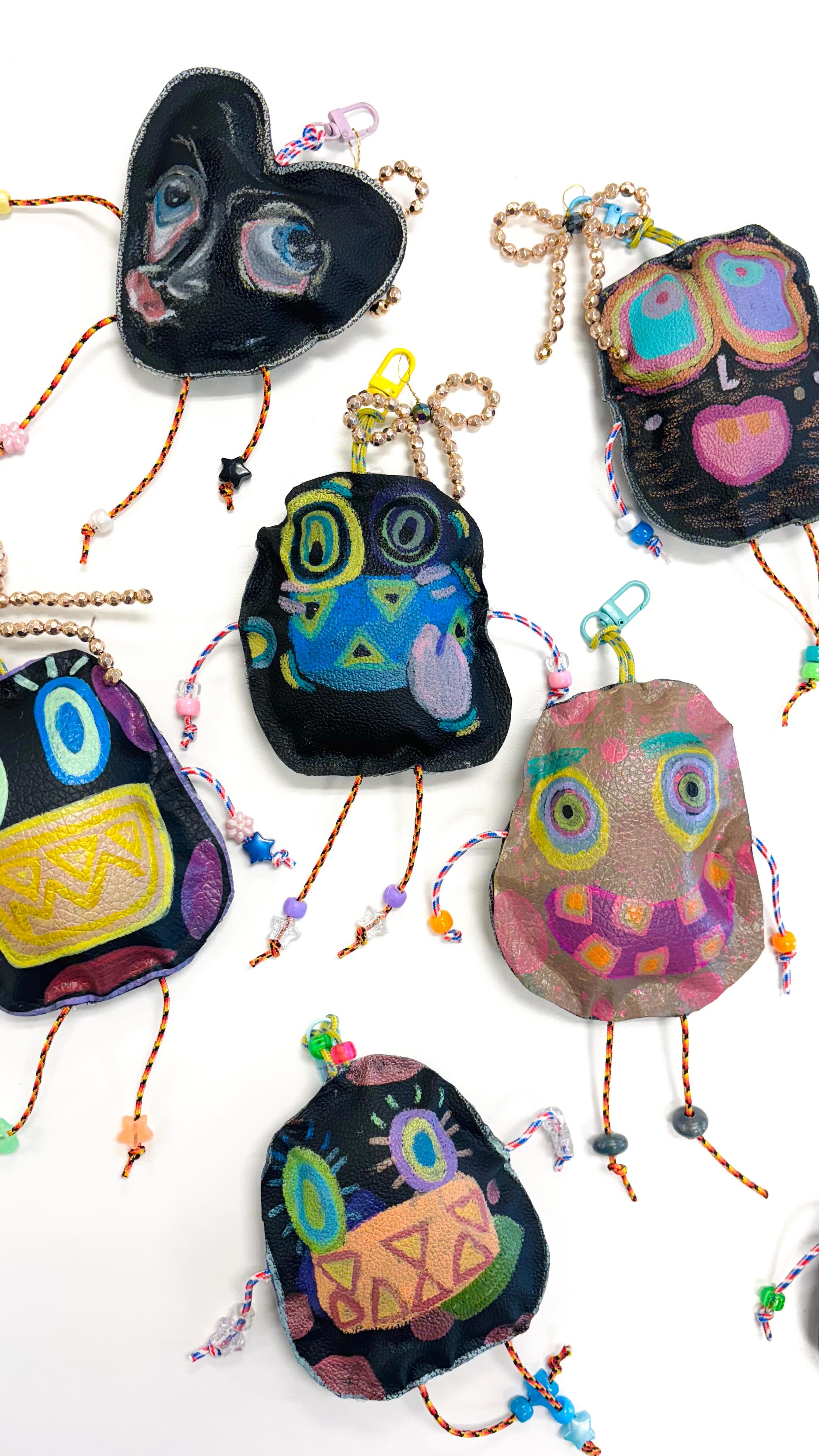 We just adore these keychains made by our after school dabblers! We were inspired by @tiffmanuell ‘s creation and decided to let our students take their own spin on it. We think they turned out great.
If you are looking for the perfect afterschool activity be sure to visit our website and sign up for our Spring class sessions today! #districtdabblelab
#bethesdamd #shopsmall #craftygirlsclub