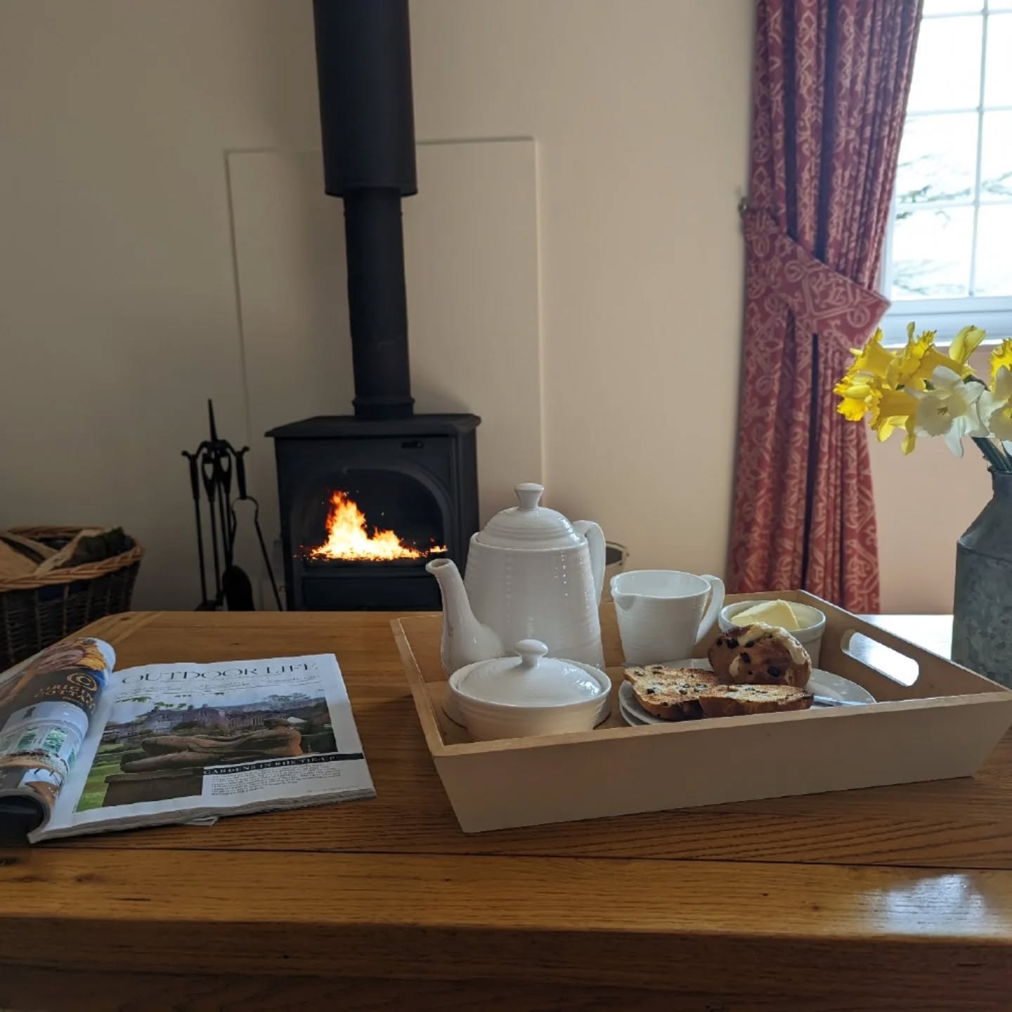 Not everyday needs to be rushed ☕
.
.
.
.
#cozyvibes #slowliving #morningaesthetic #cottagecore #cozymorning