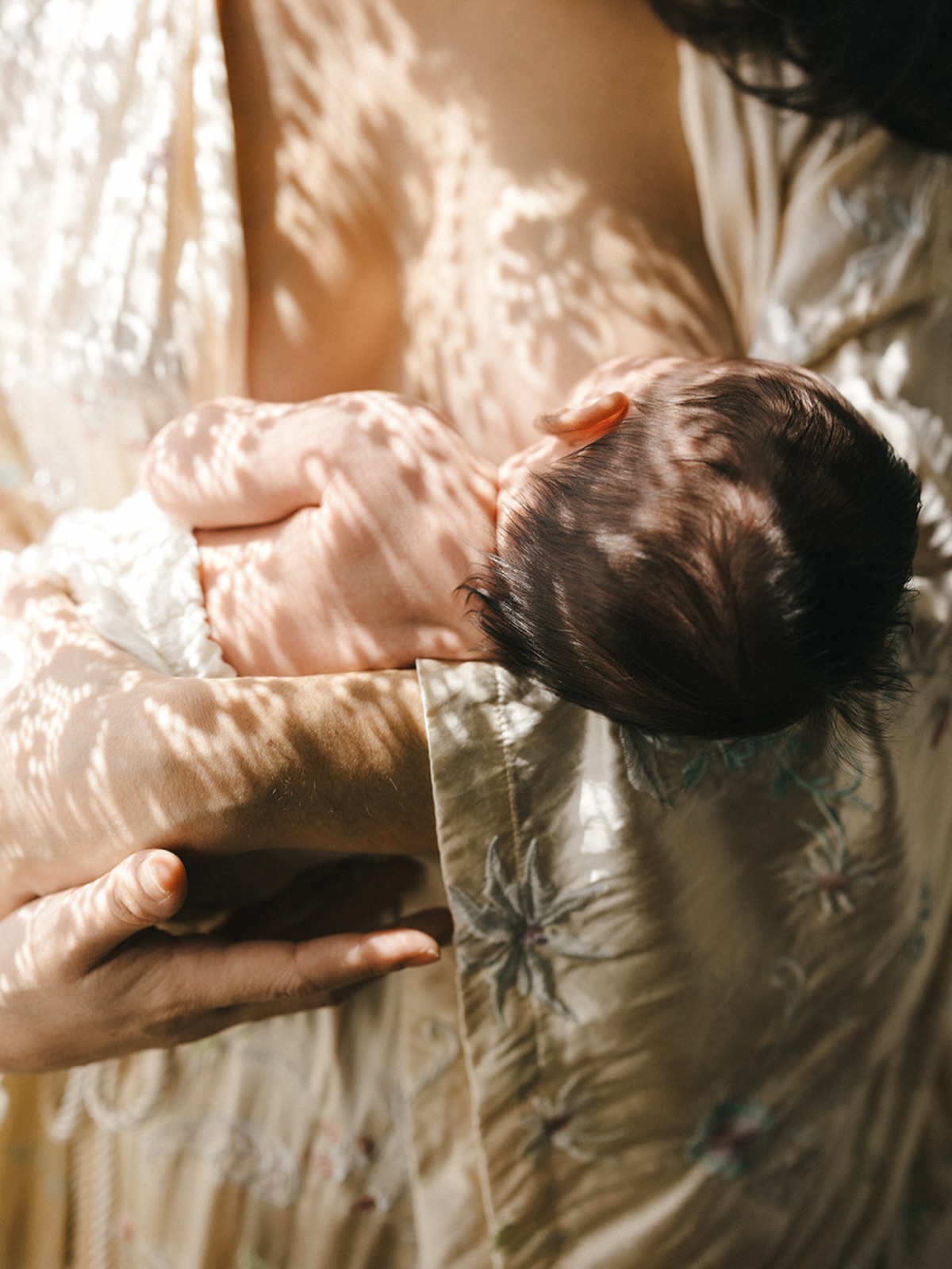 Mother, daughter, woman.
We all come from a woman who devoted their life to nurturing, and who ALSO did a thousand other beautiful things out of love. May we honor life, may we honor mothers, may we honor women, guardians of life. Today and always.