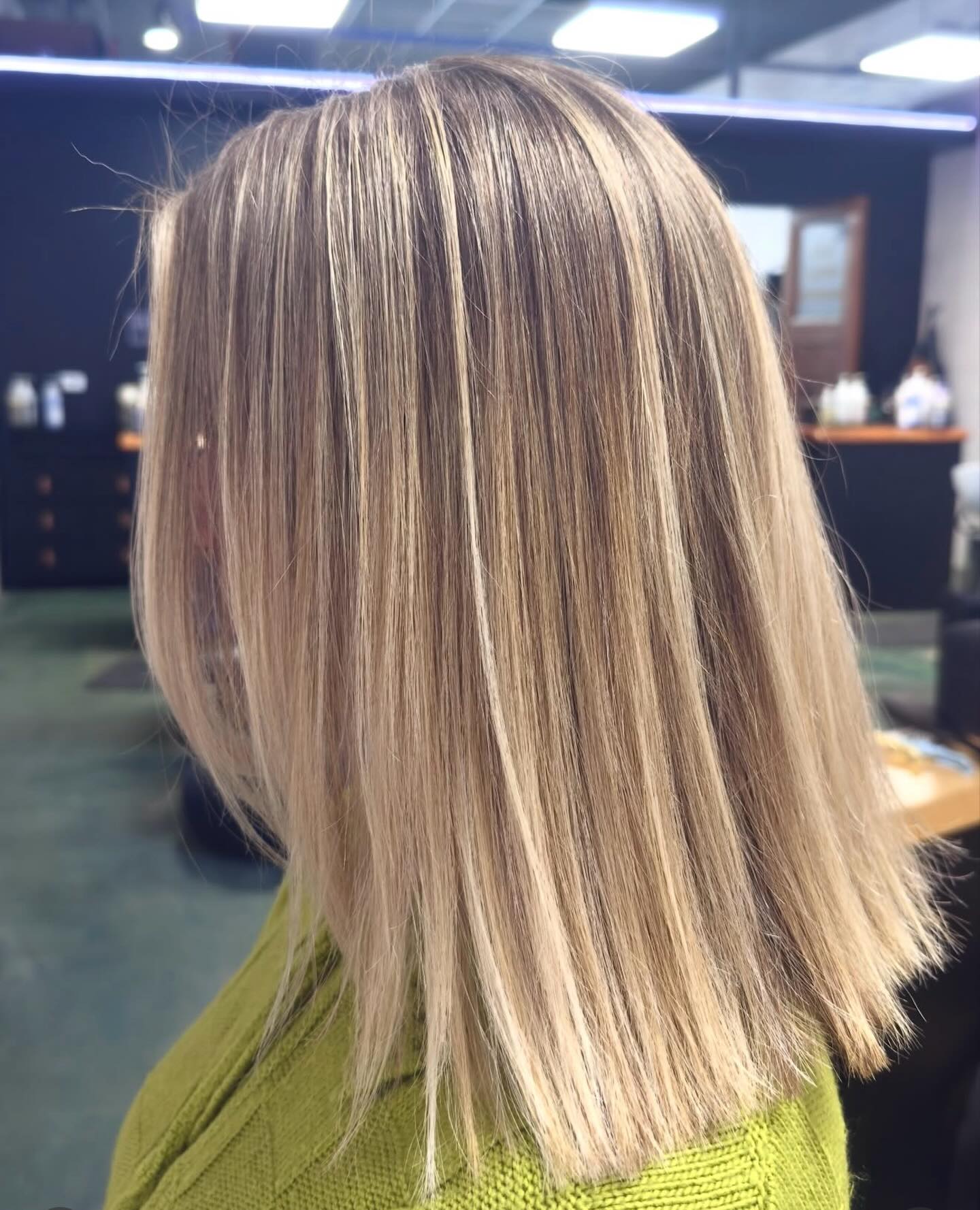 Hair by Samoyah •
To book your next appointment visit @hairbysamoyah
.
.
.
.
.
.
#madisonsalon
#madisonwi
#madisonhairstylist
#healthyhair
#madisonhaircollective