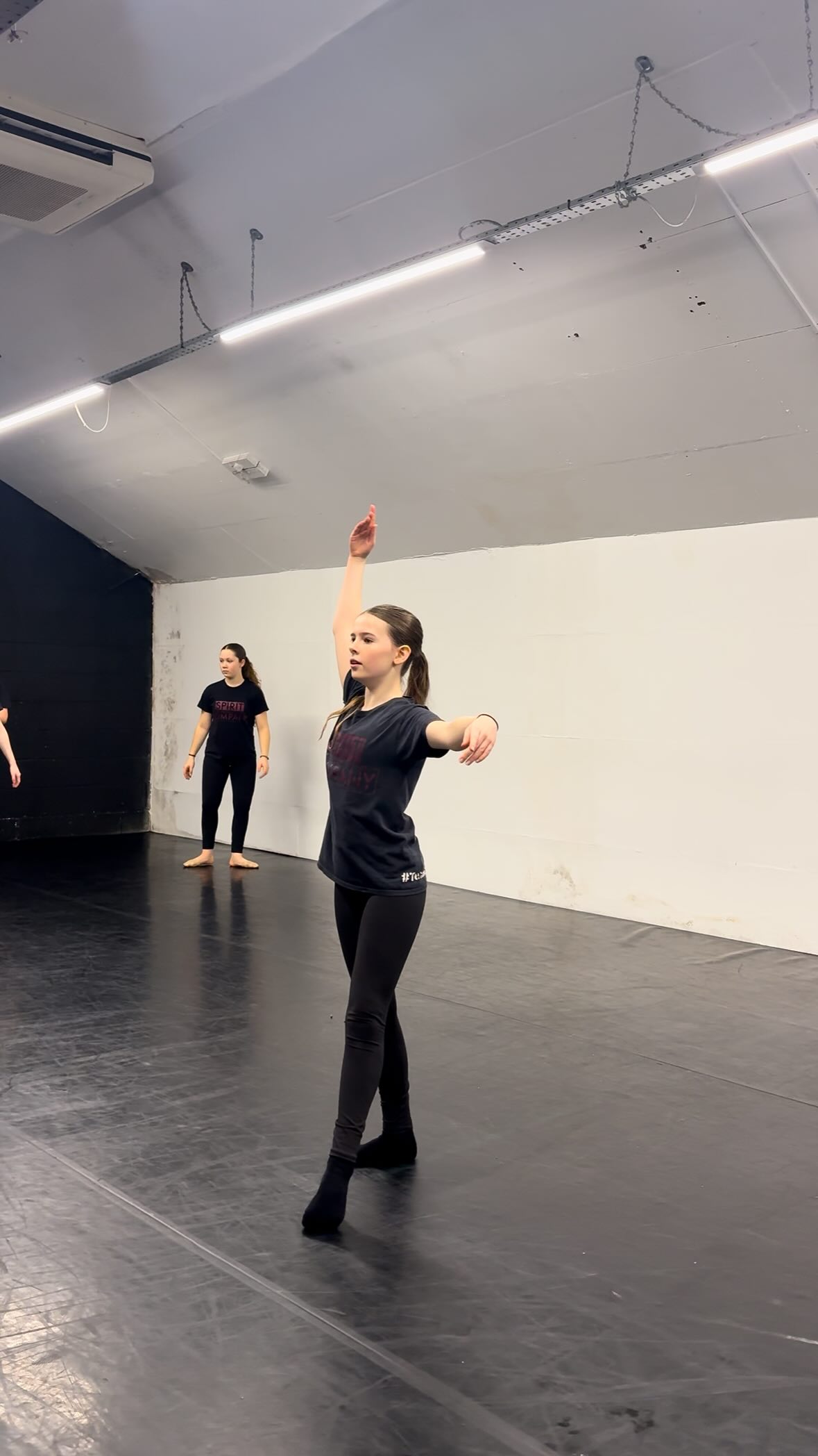 Training hard in ballet with @amylynnandersonchoreography 🤩