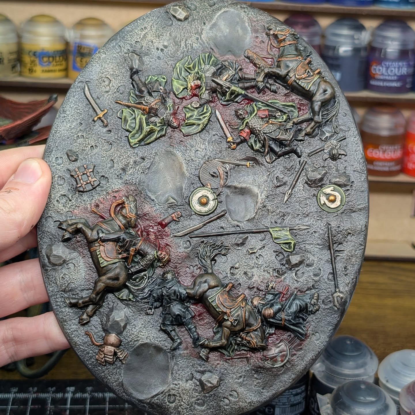 I've been working on something very cool recently, with perhaps the best scenic base of any model I've worked on before. Is there really anything more satisfying than painting dead people? Seriously, give me one thing. It's got the urges going to create a huge diorama of a battlefield, perhaps even something of the pelennor nature...