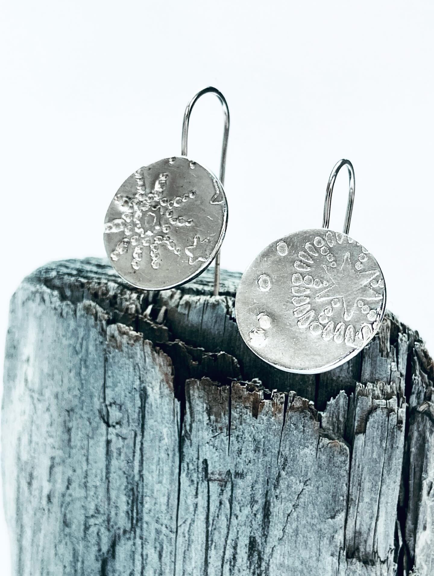 Hi all…
If you’ve left it last minute to get your mama something wonderful for Mother’s Day, please get in touch as I have a little bit of time in my studio this week available. You will need to get in touch before placing any orders though, so I can let you know if I can squeeze you in! There’s some new designs that have just arrived on the website today too, so please drop by and have a look ✨